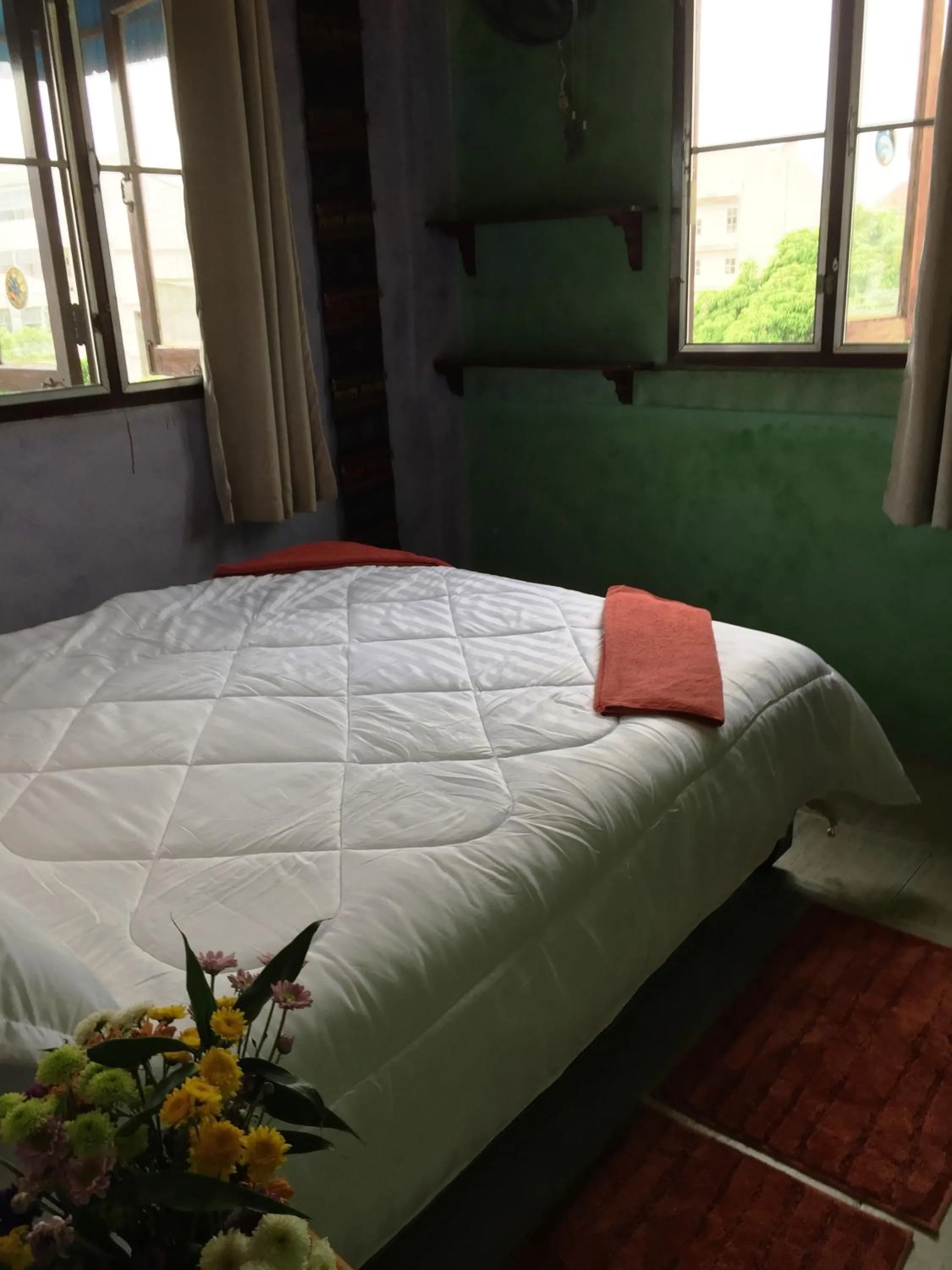 Bed in Shanti Lodge