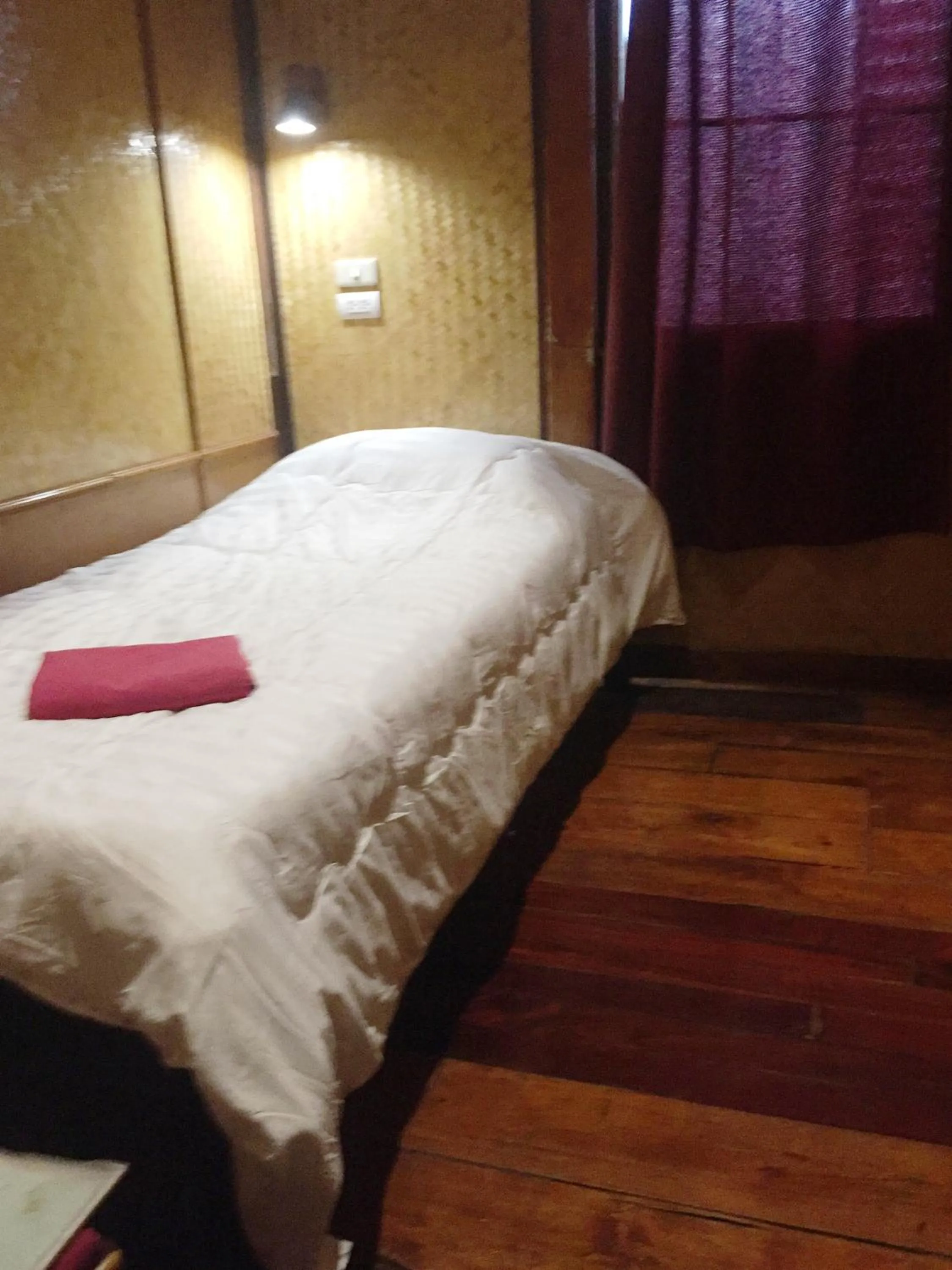 Bed in Shanti Lodge