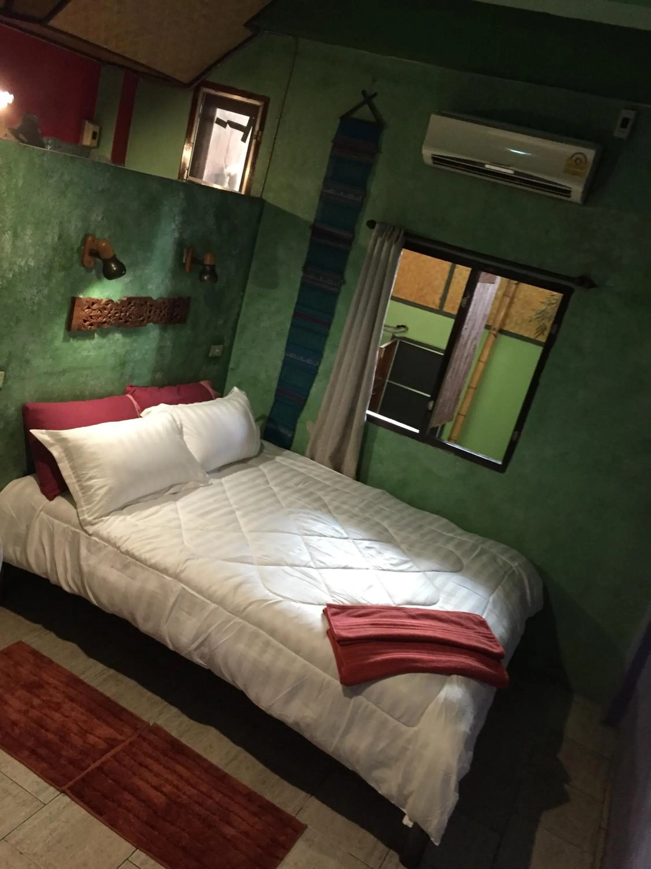 Bed in Shanti Lodge