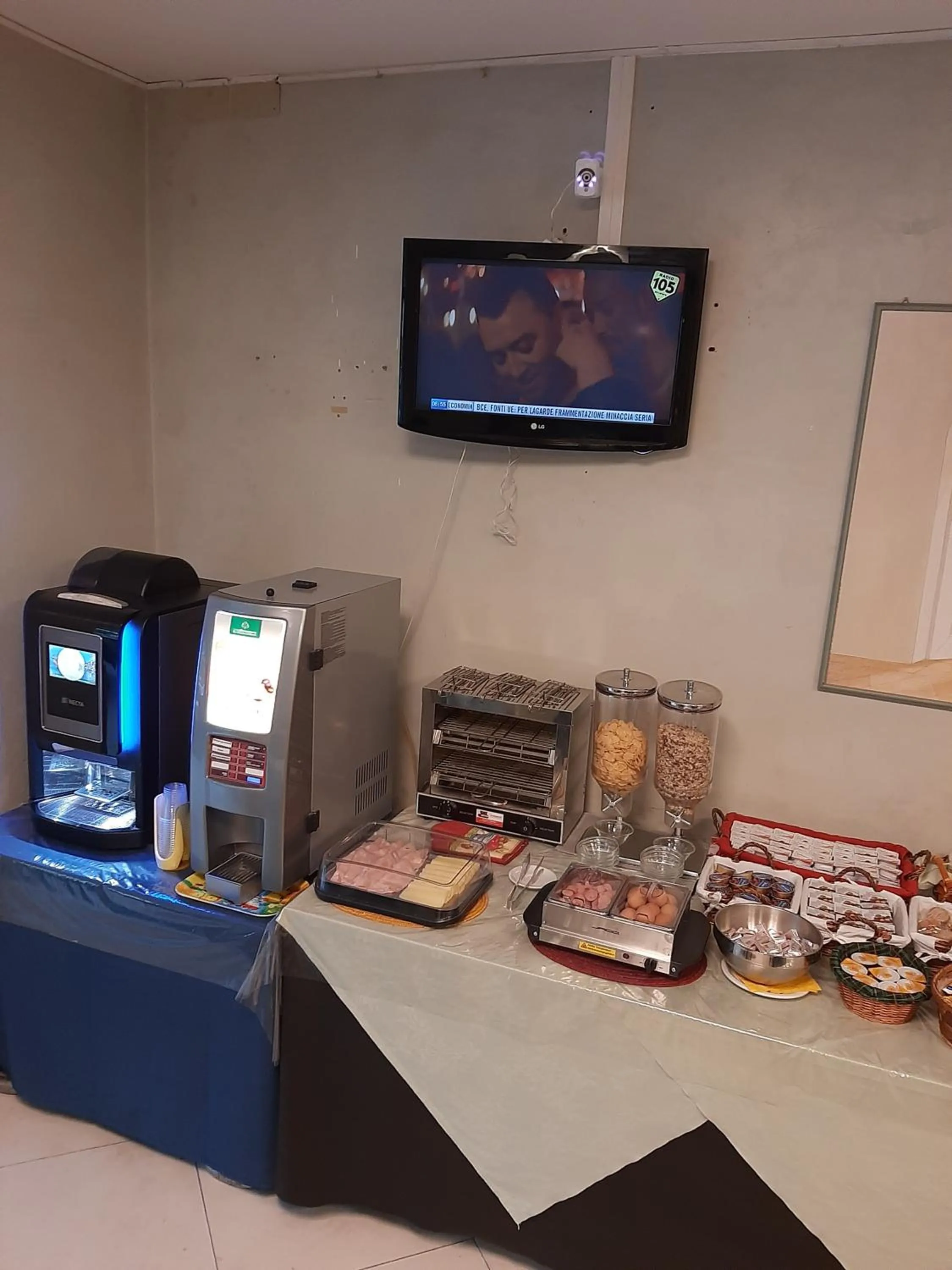 Buffet breakfast in Hotel Niagara