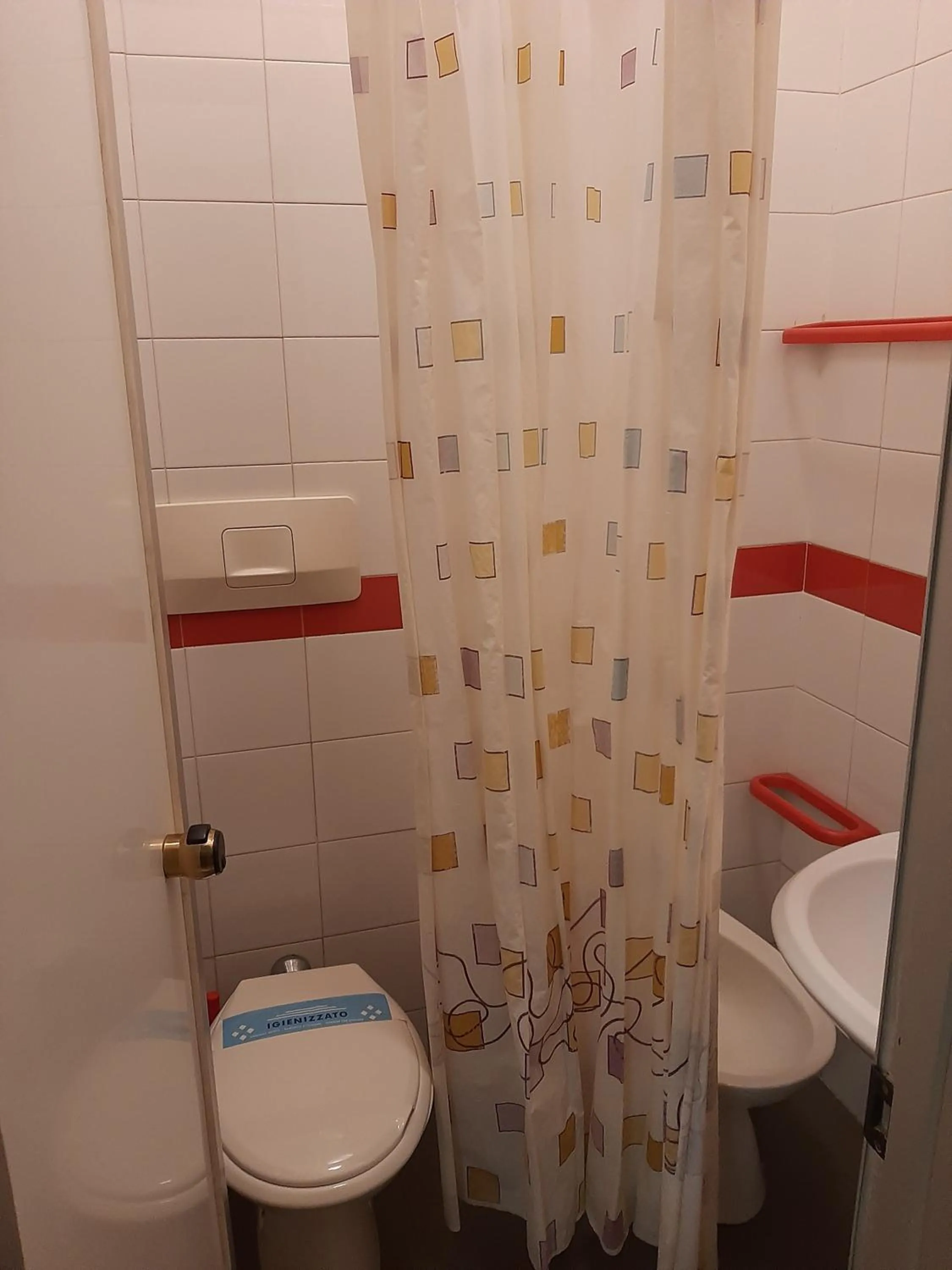 Shower in Hotel Niagara