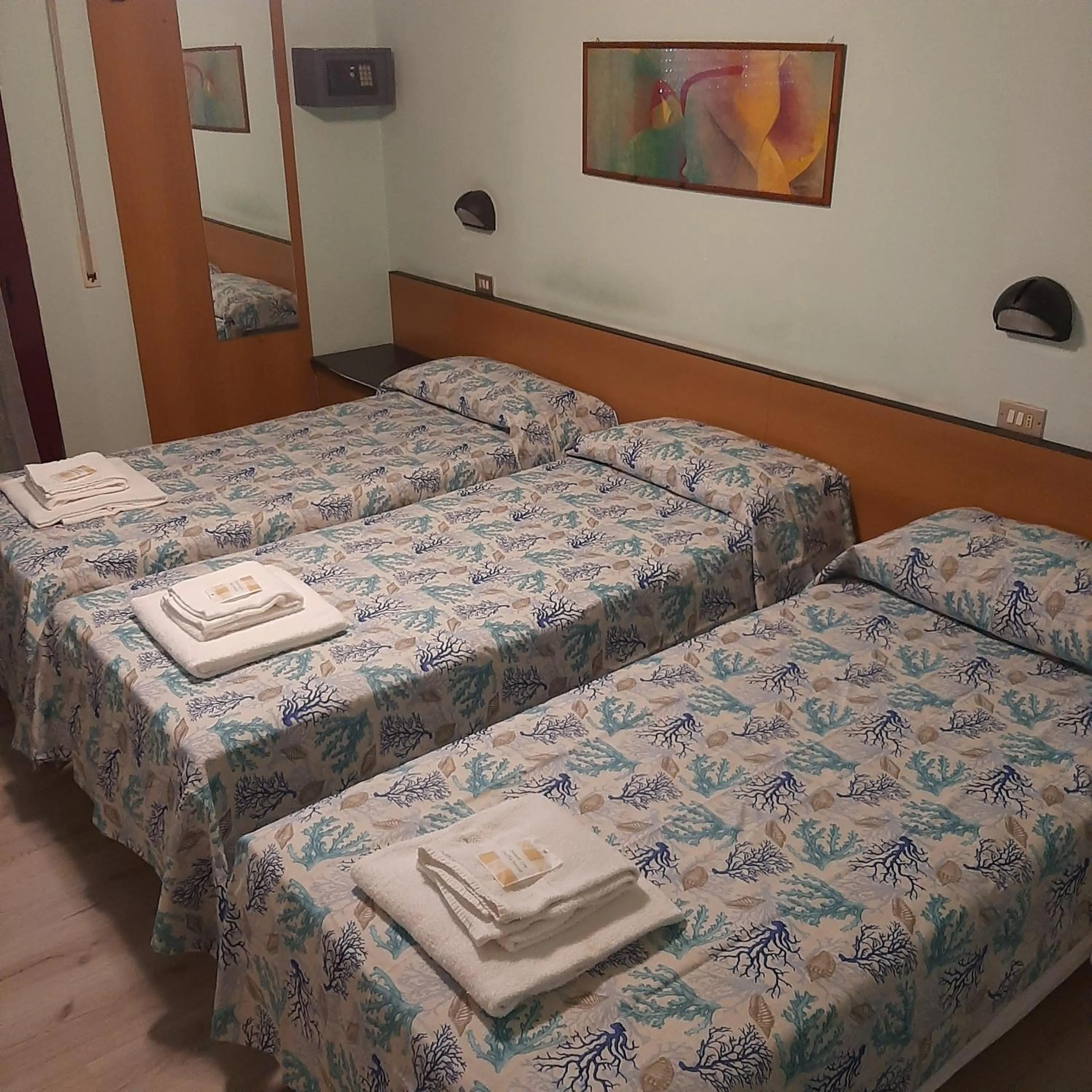 Photo of the whole room in Hotel Niagara