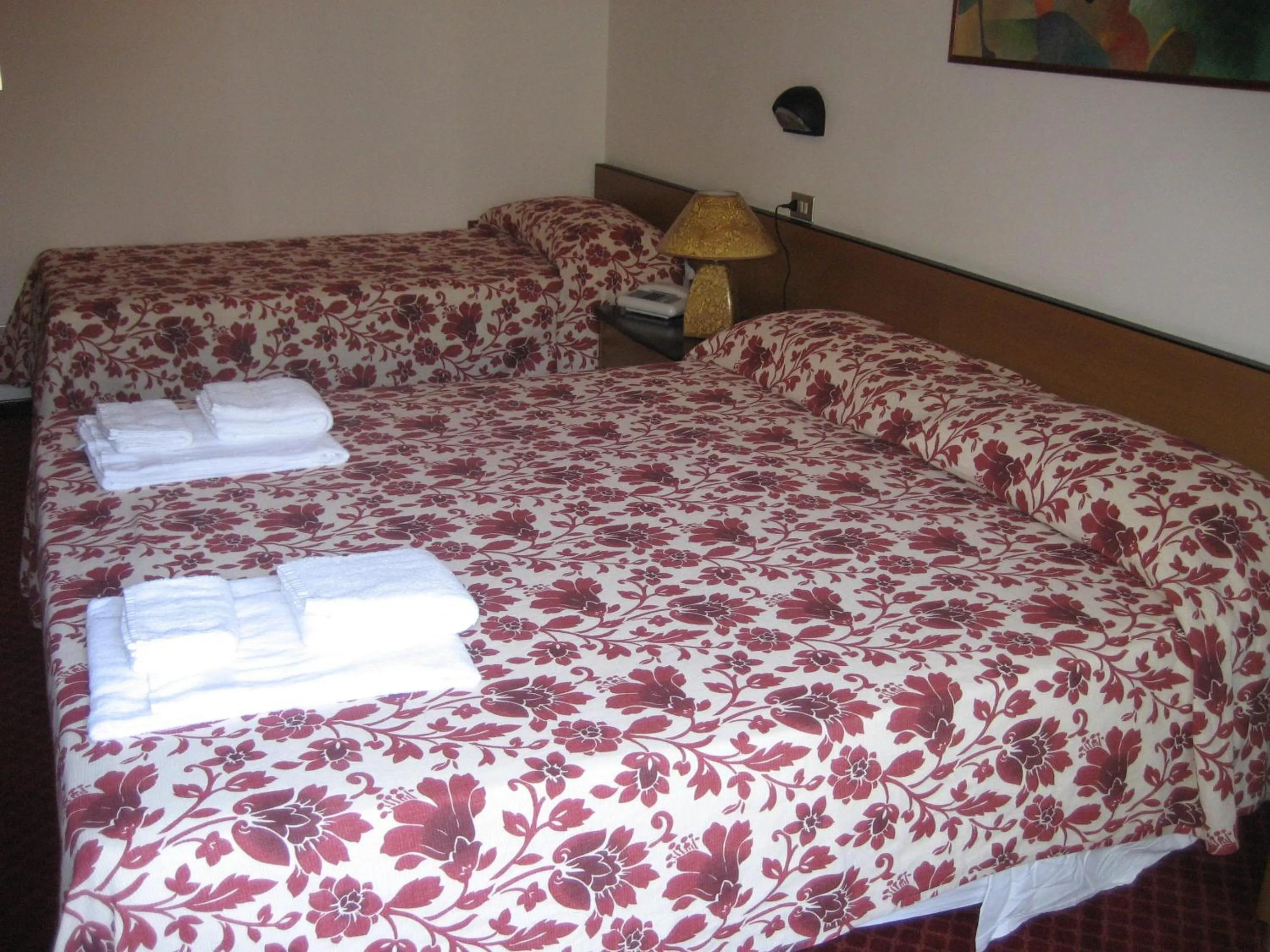 Photo of the whole room in Hotel Niagara