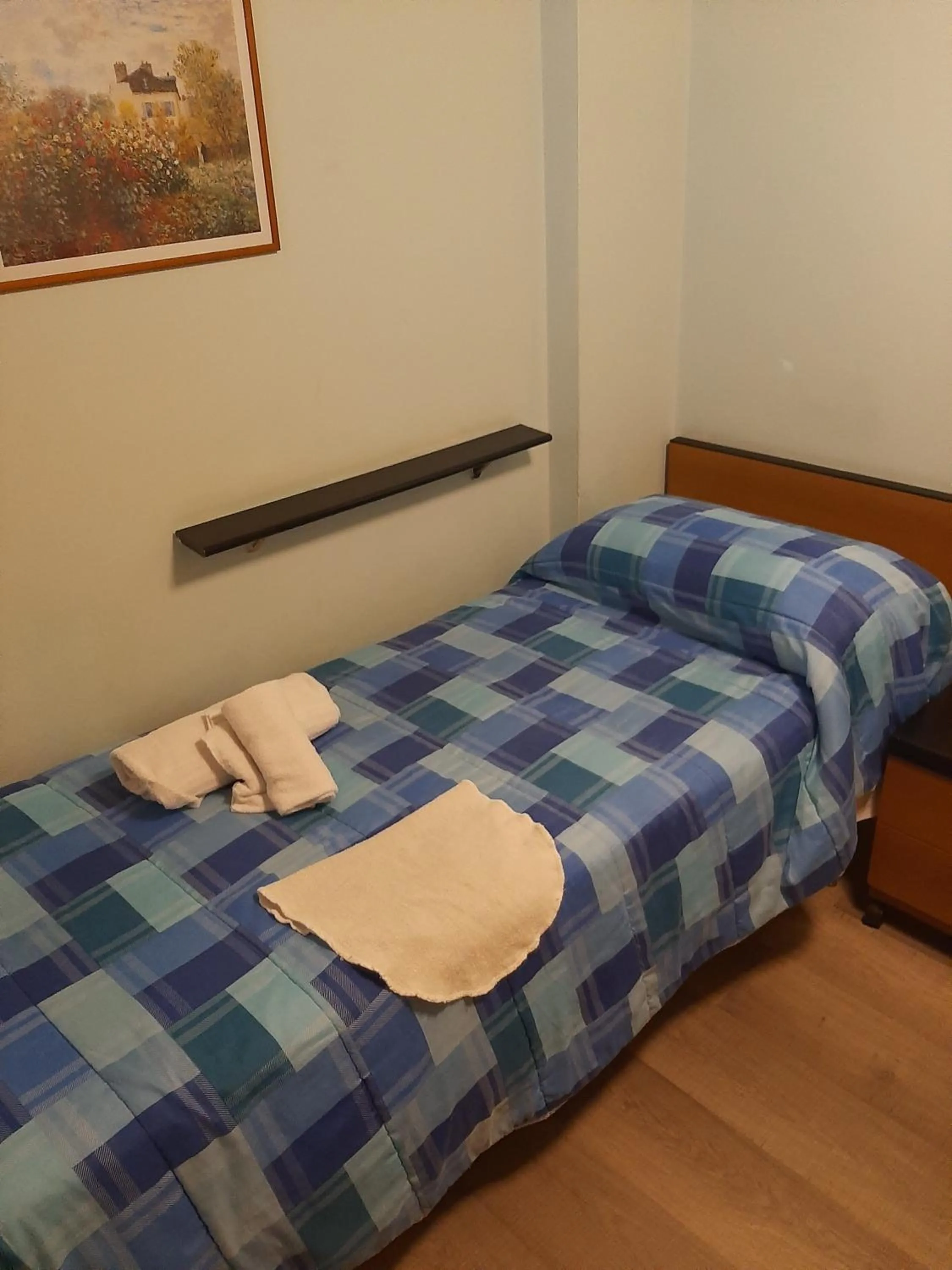 Bedroom in Hotel Niagara