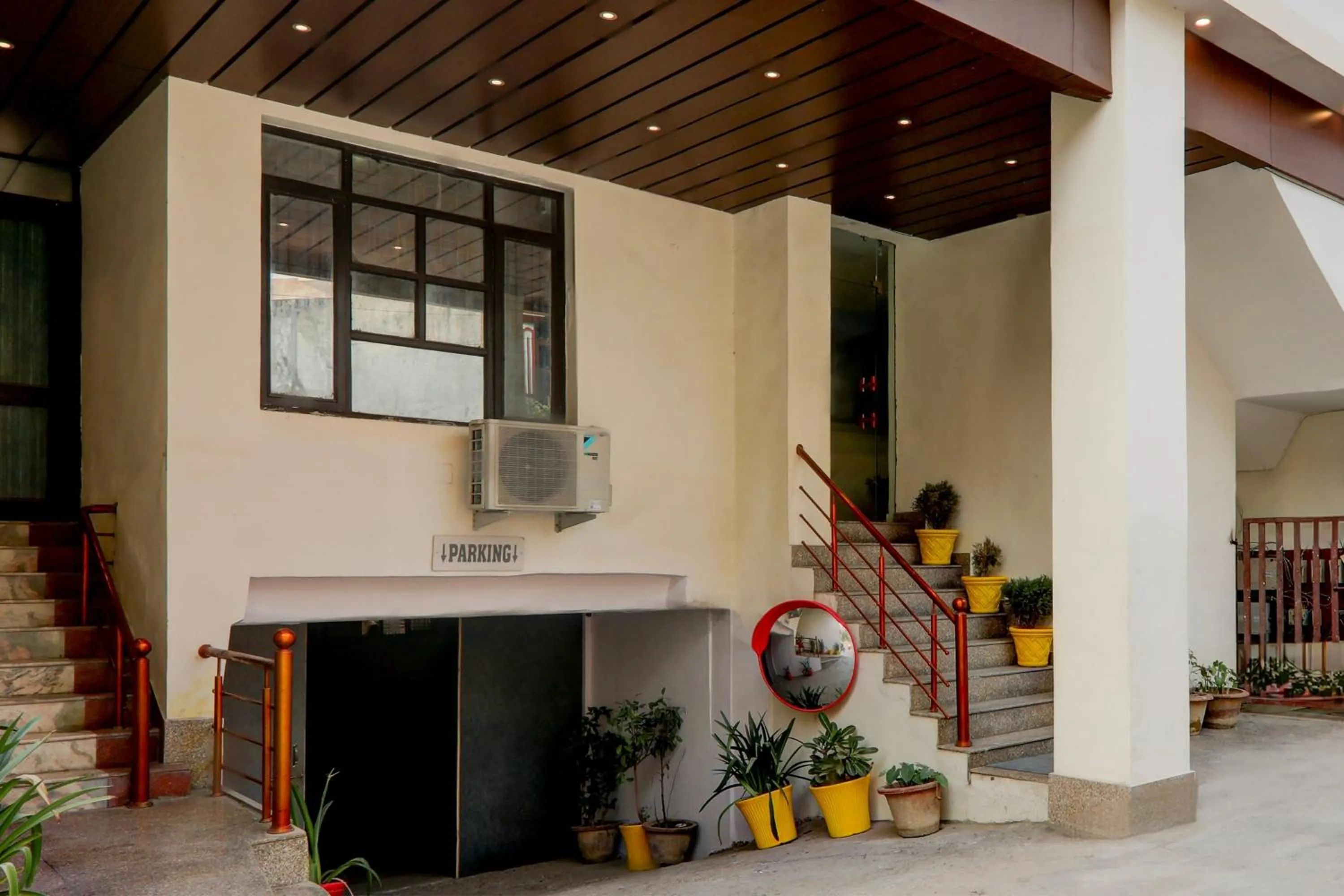 Facade/entrance in Super Hotel O Indira Nagar