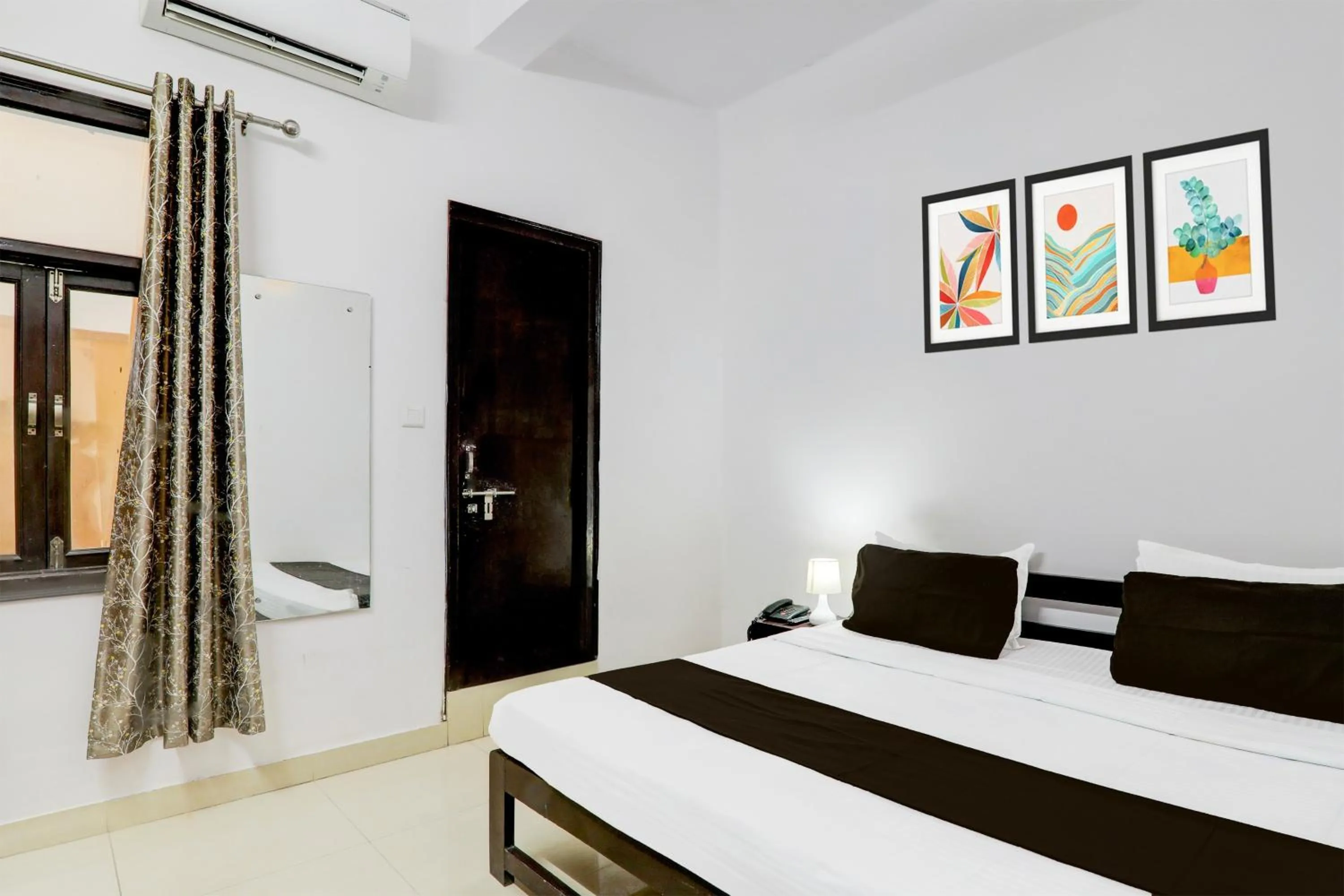 Photo of the whole room in Super Hotel O Indira Nagar