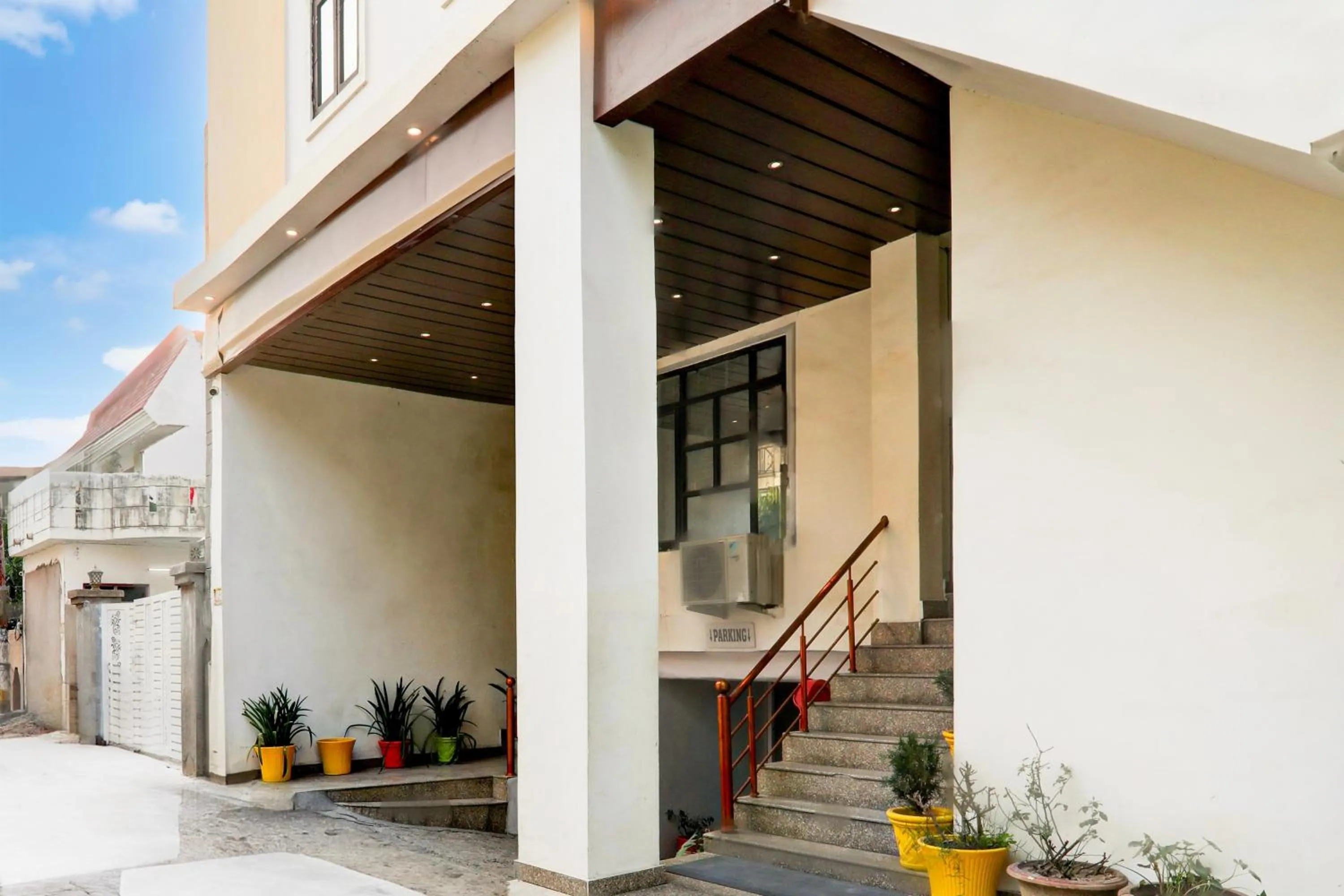 Facade/entrance in Super Hotel O Indira Nagar