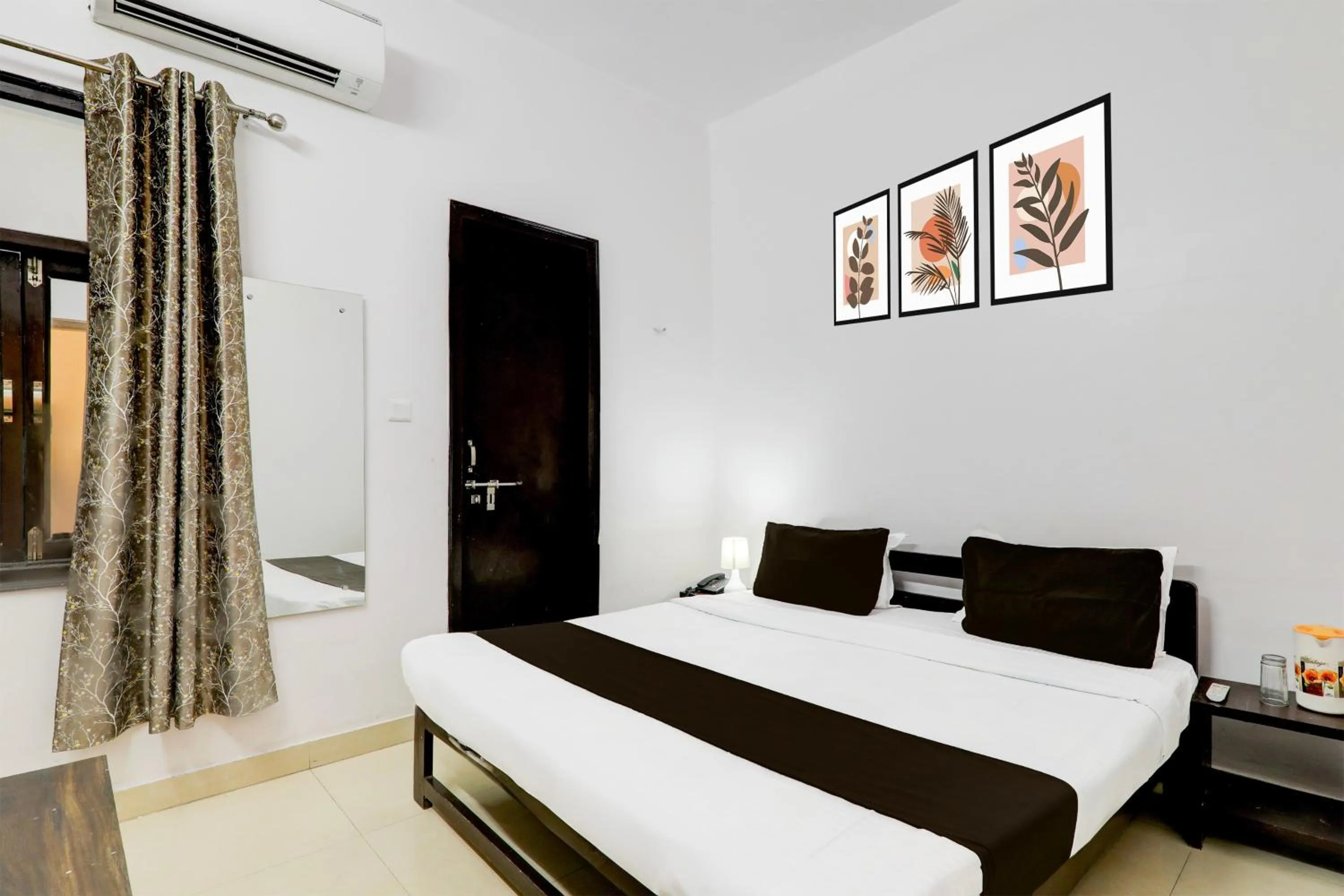 Bedroom in Super Hotel O Indira Nagar