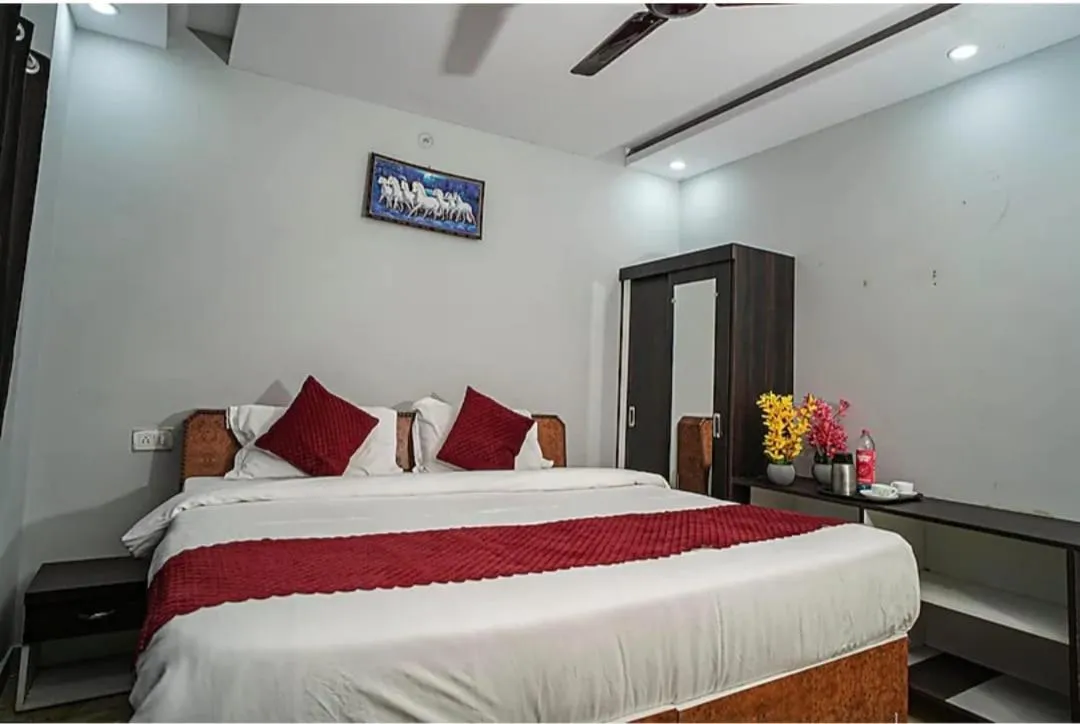 Bed in Hotel Luxury Heaven