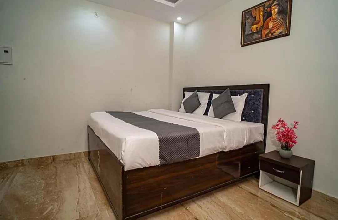 Bed in Hotel Luxury Heaven