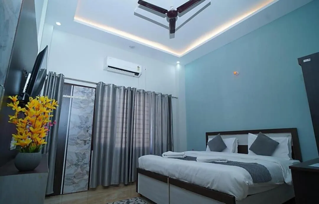 Bed in Hotel Luxury Heaven