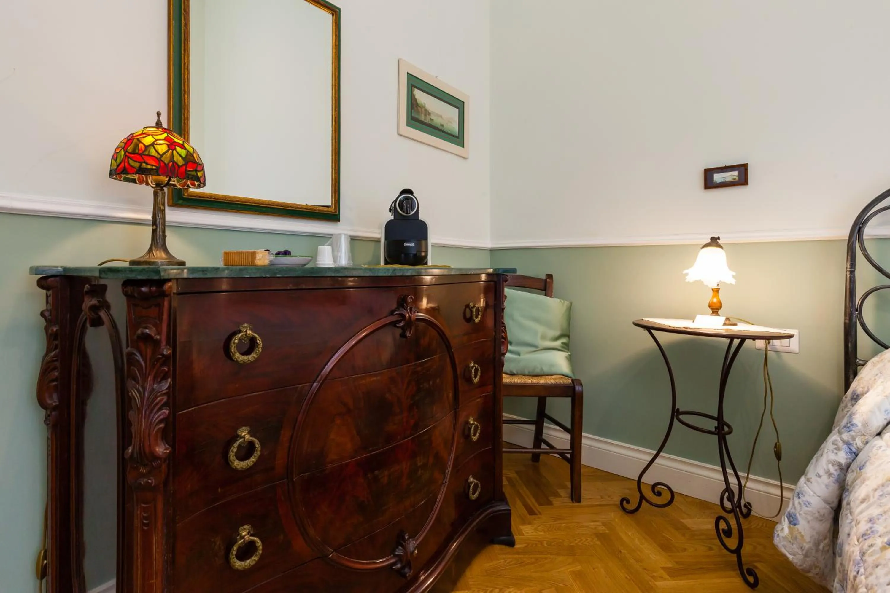 Photo of the whole room in At Home Lettieri