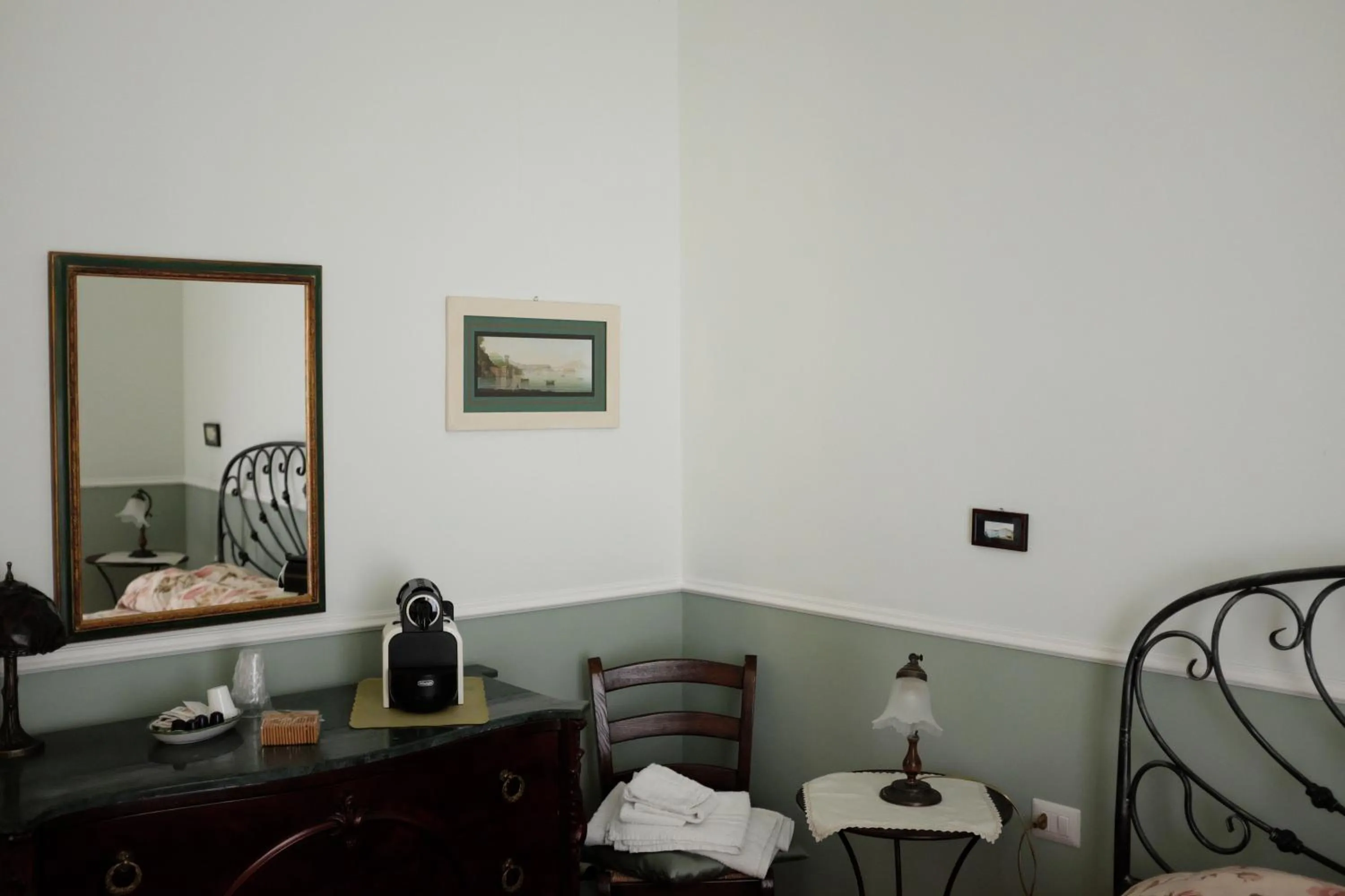 Photo of the whole room in At Home Lettieri