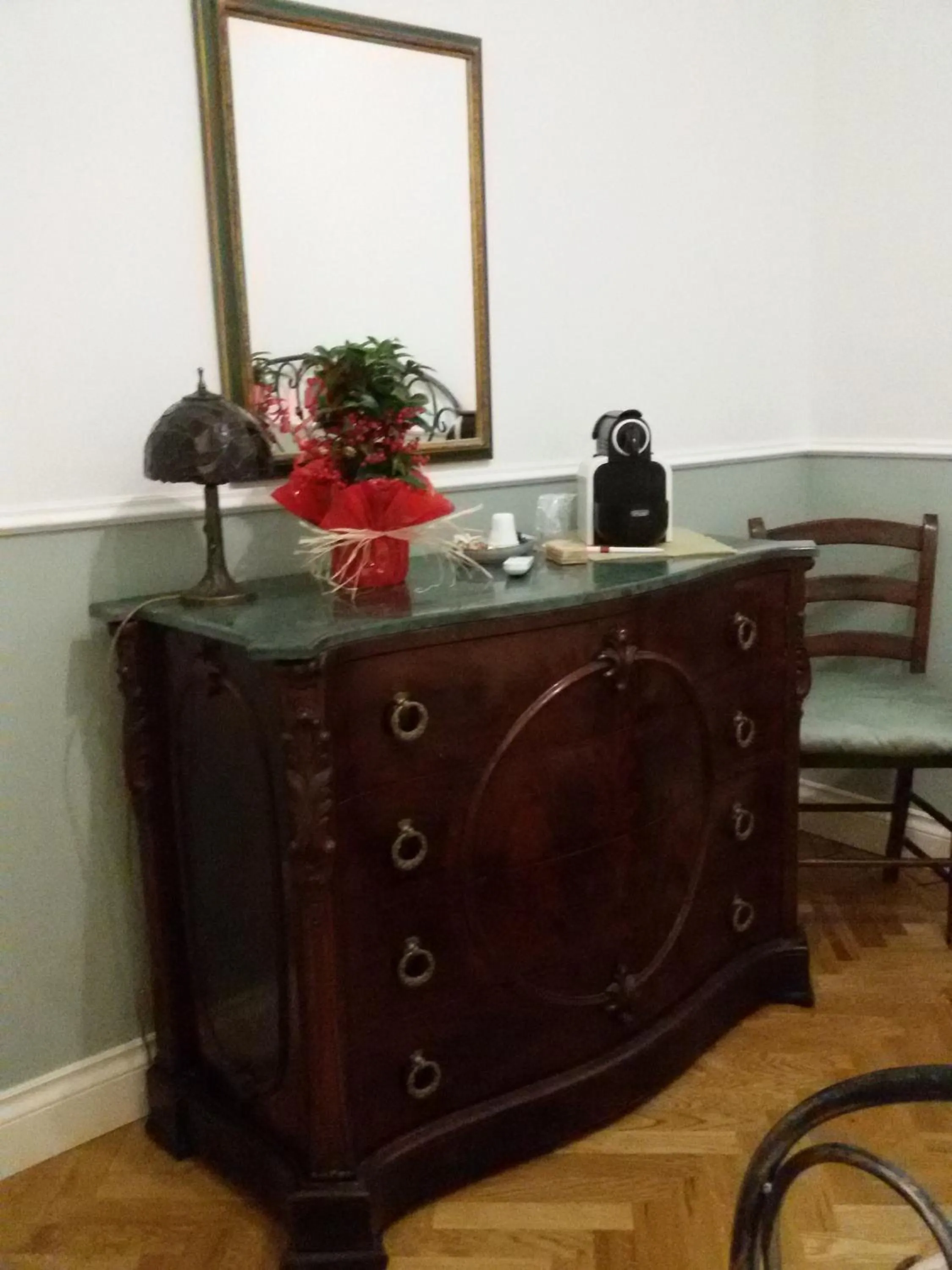 Photo of the whole room in At Home Lettieri