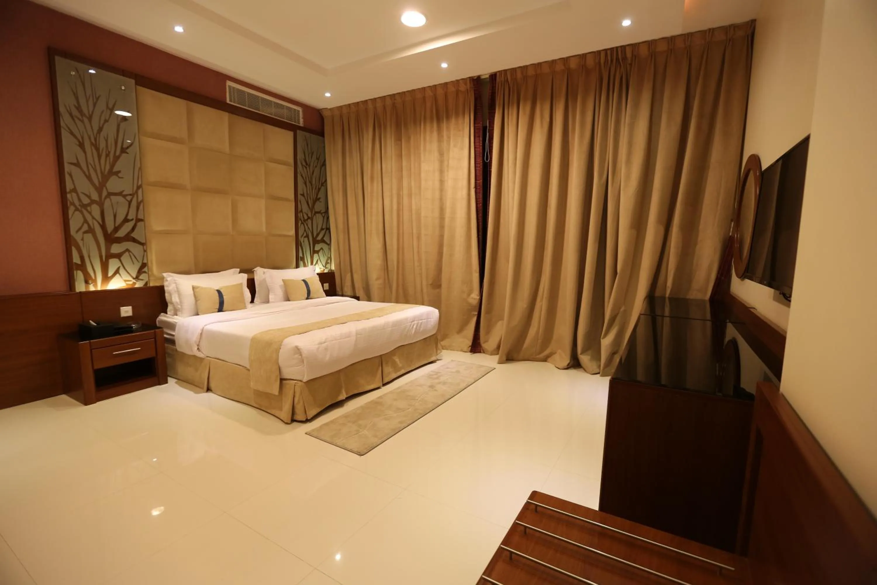 Bedroom, Bed in Al Muhaidb Down Town - King Fahd Road