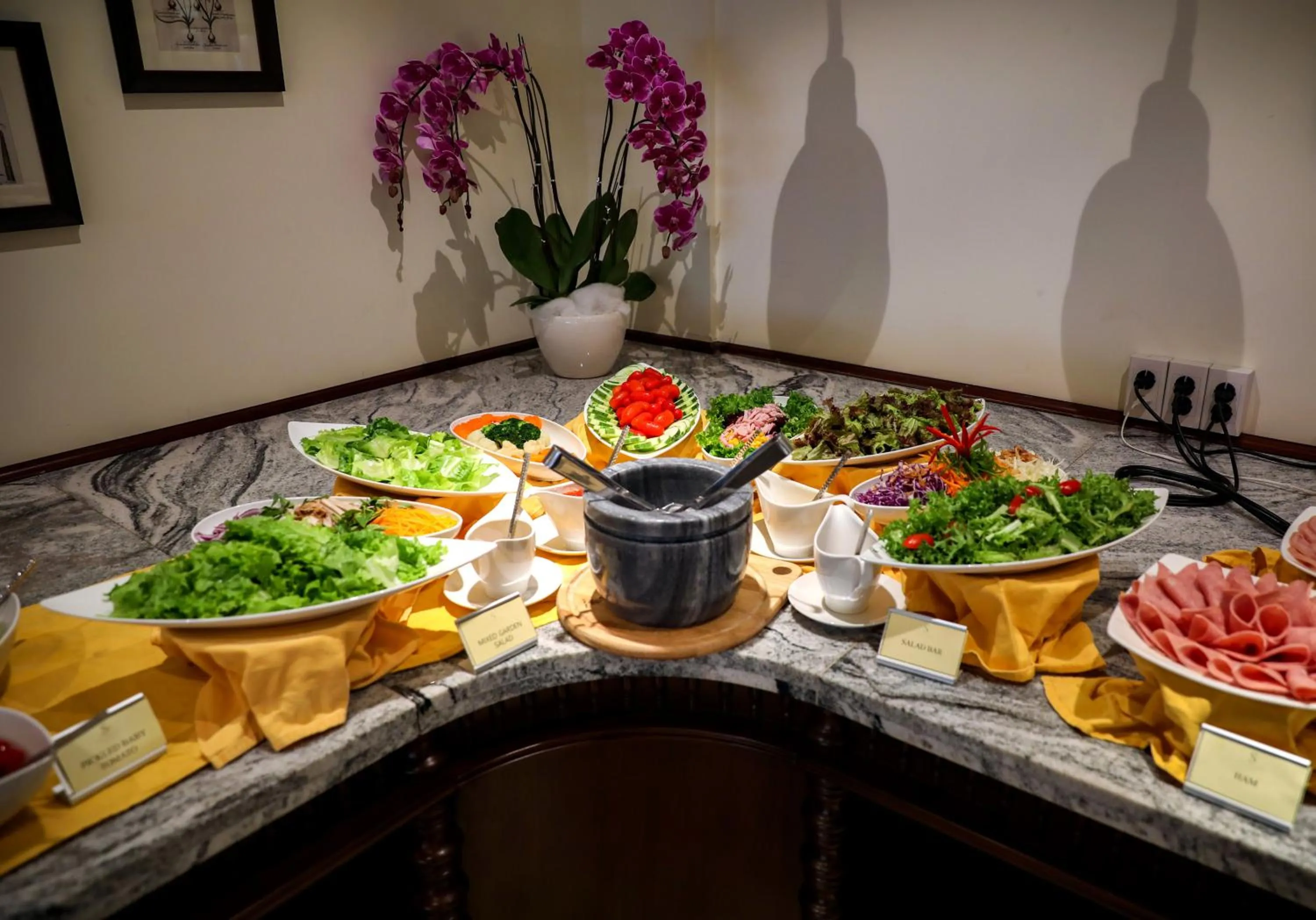 Breakfast in Mulberry Collection Silk Village