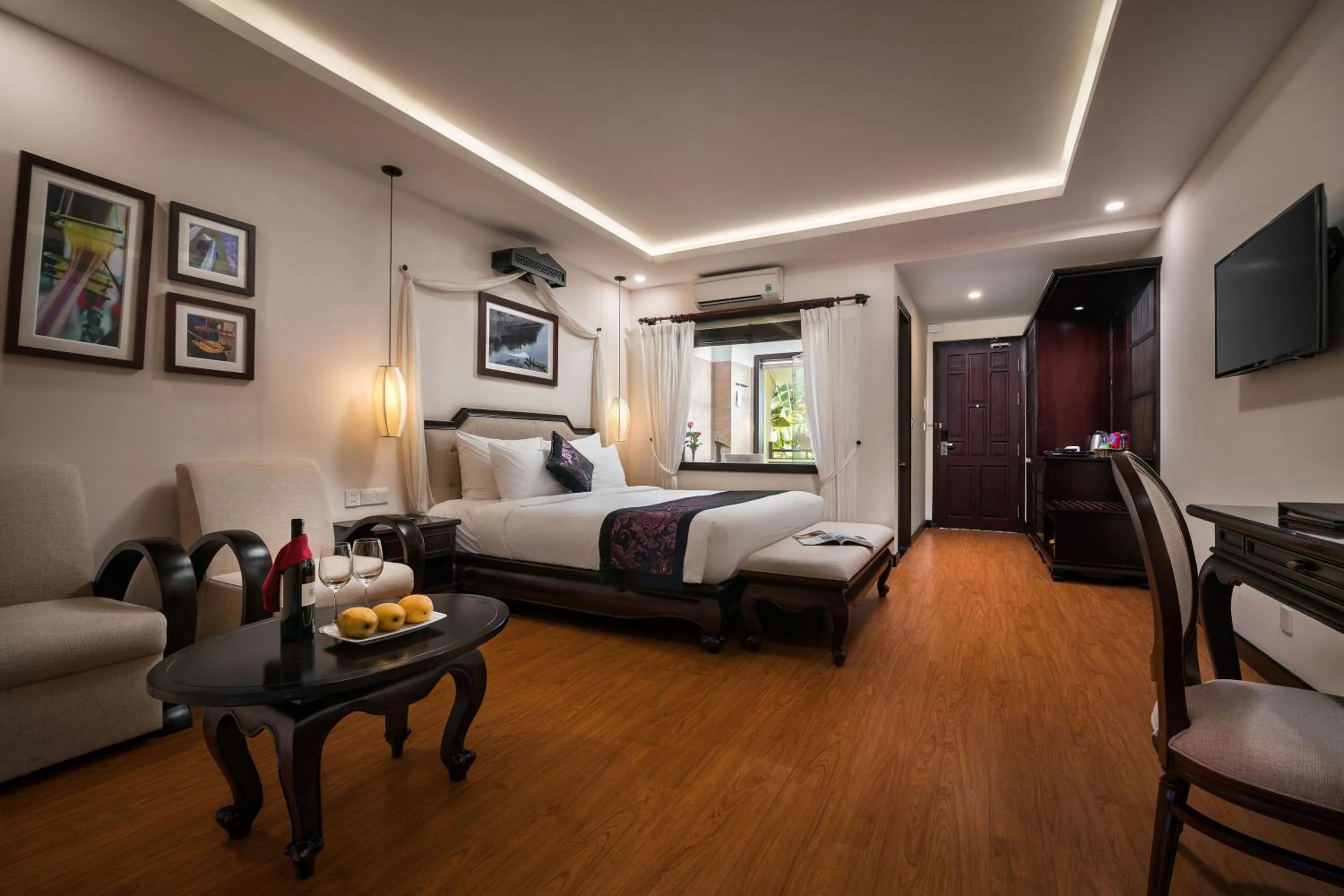 Photo of the whole room in Mulberry Collection Silk Village