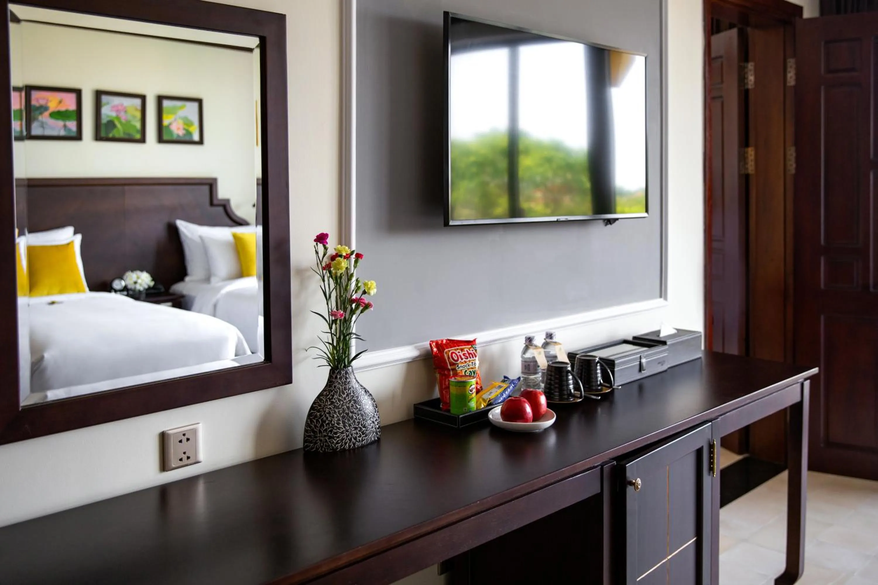 Bed in Mulberry Collection Silk Village