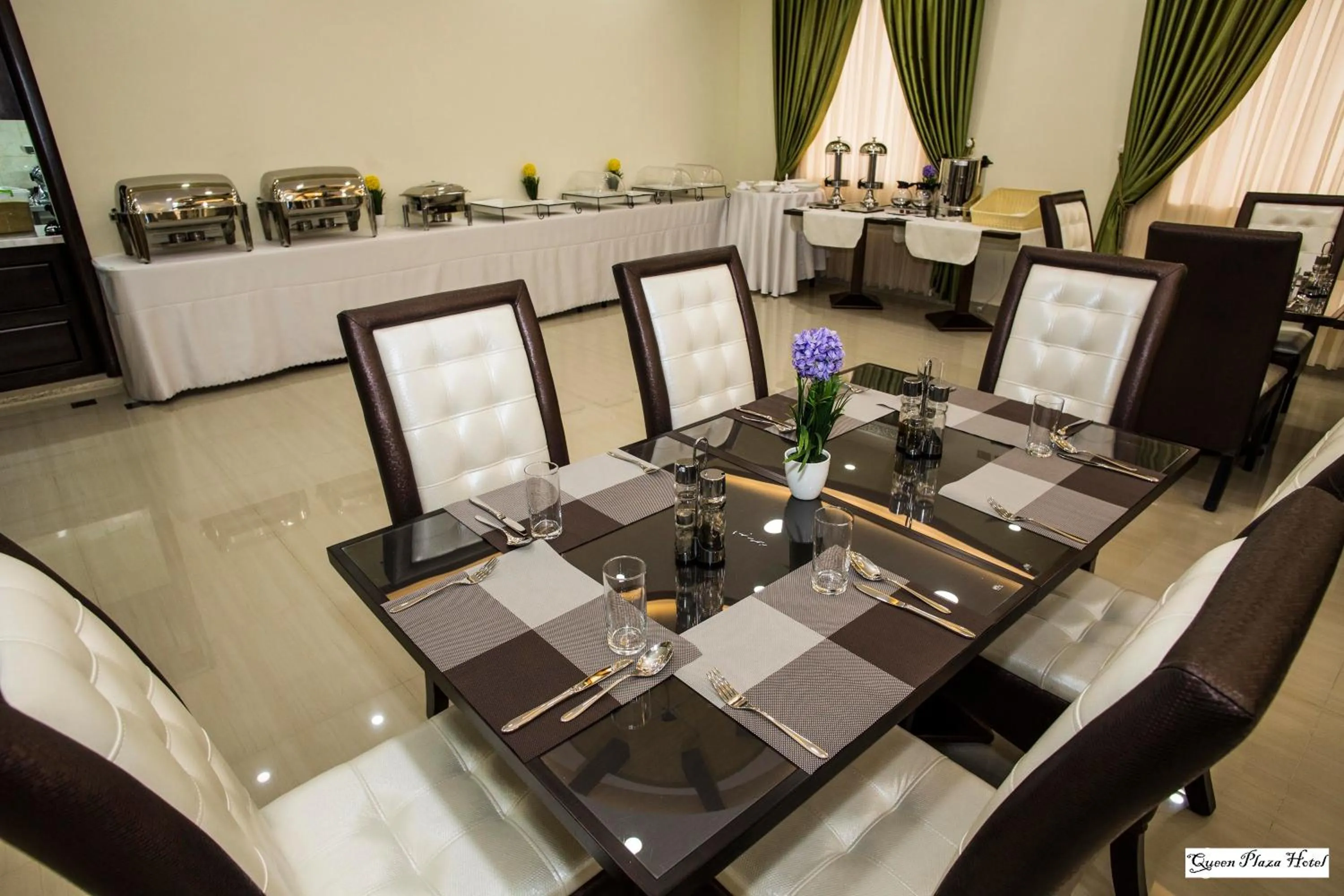 Dining area in Queen Plaza Hotel