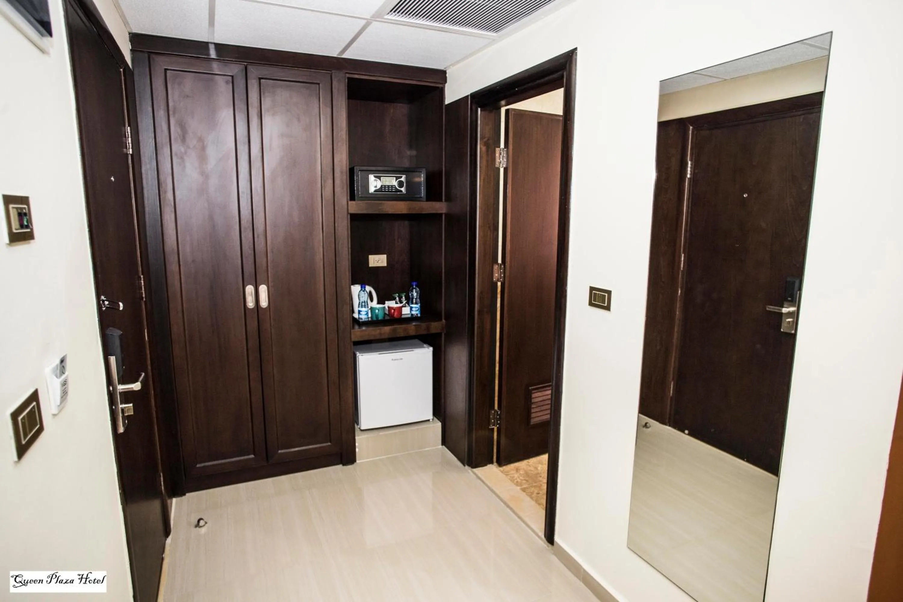 Library in Queen Plaza Hotel