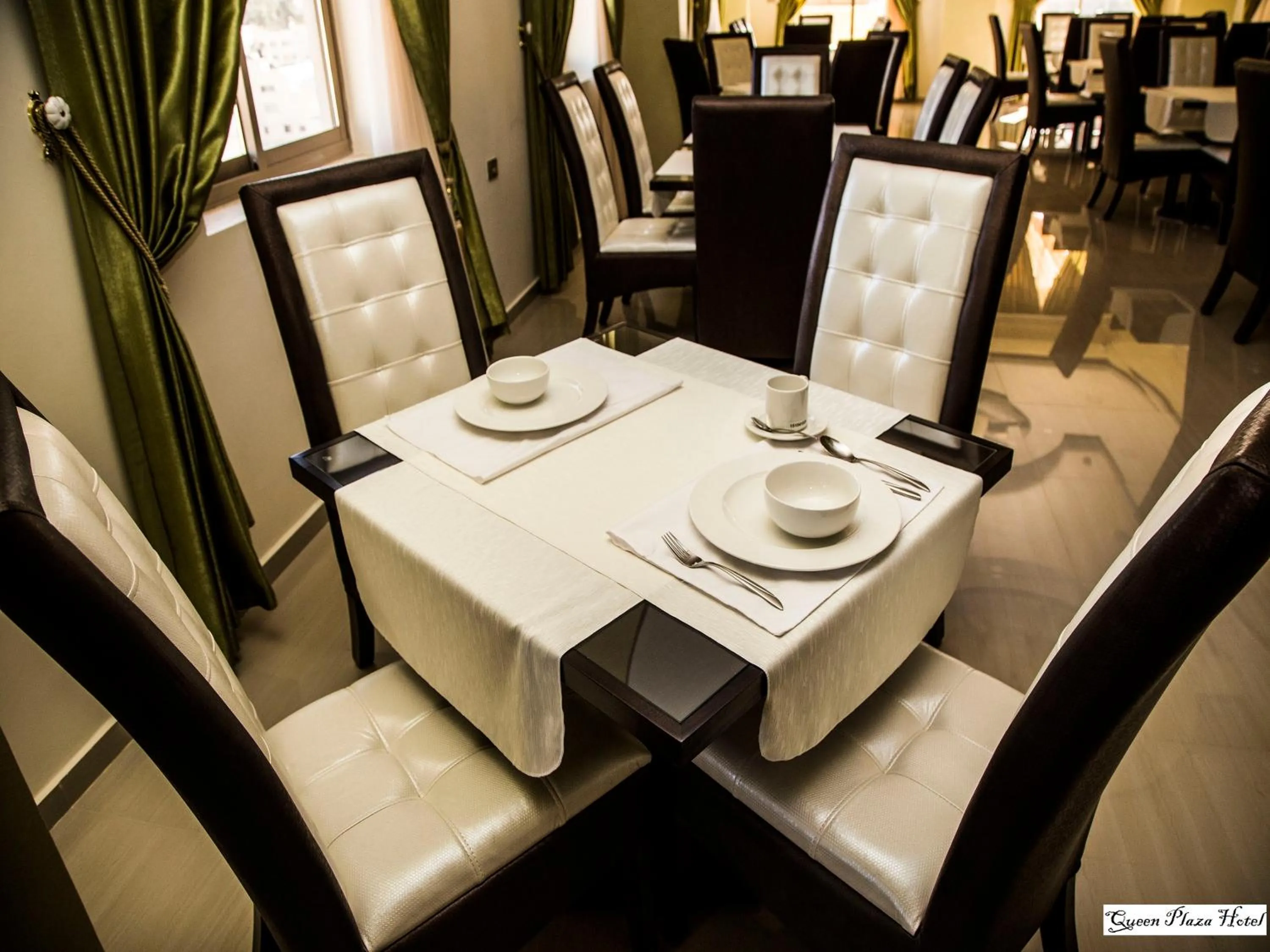 Restaurant/places to eat in Queen Plaza Hotel