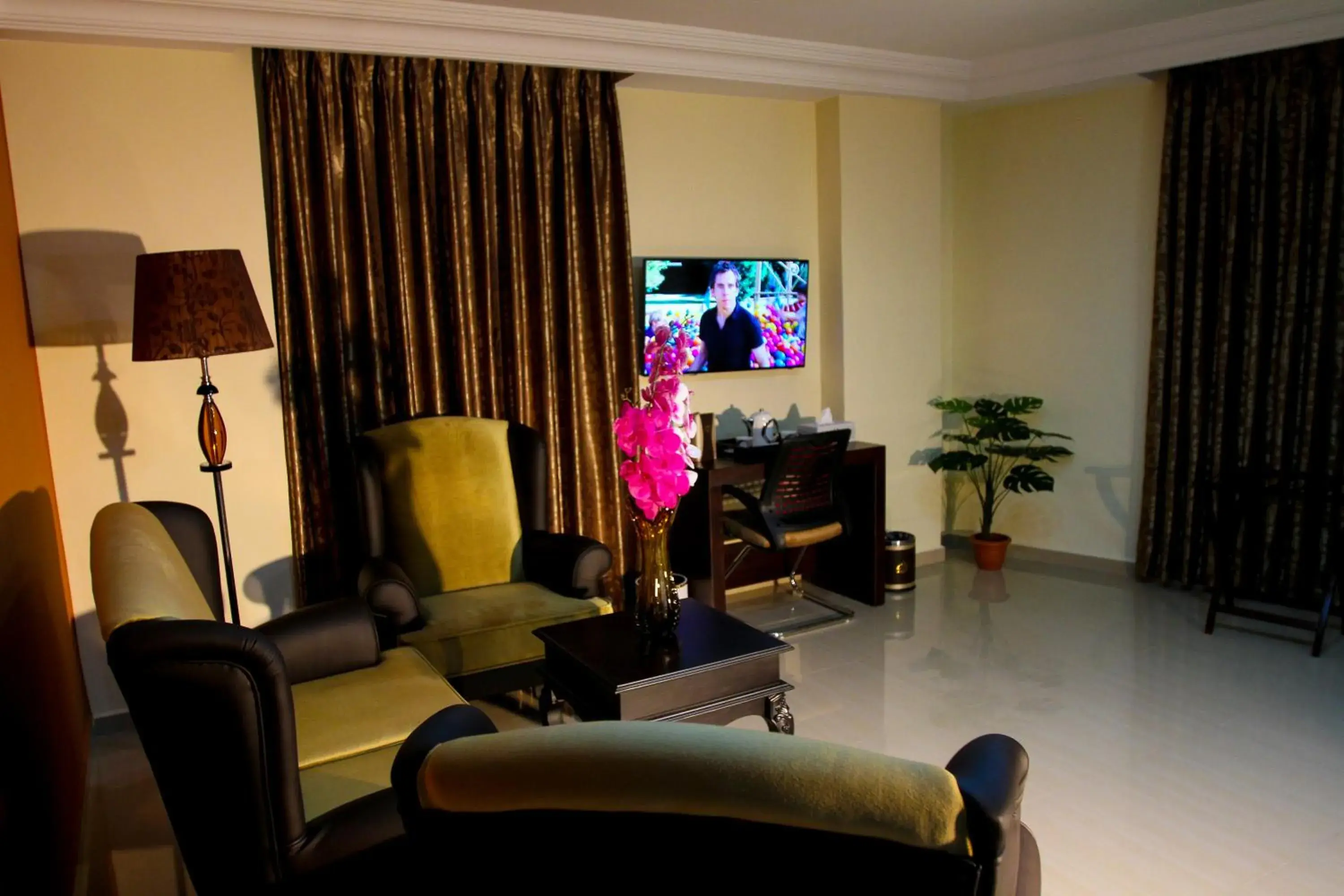 Superior Double or Twin Room in Queen Plaza Hotel Superior Double or Twin Room in Queen Plaza Hotel