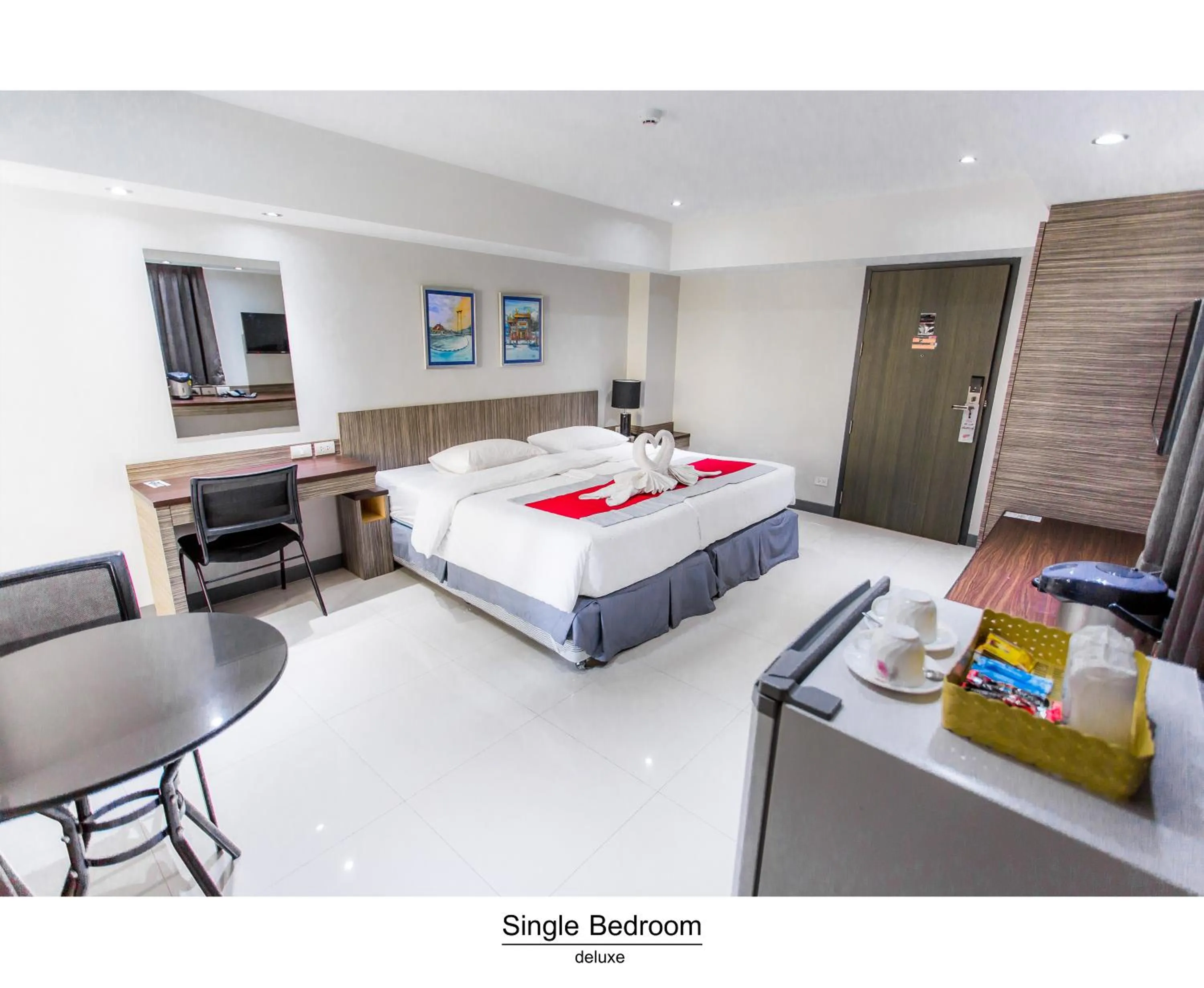 Photo of the whole room, Bed in Pho Place