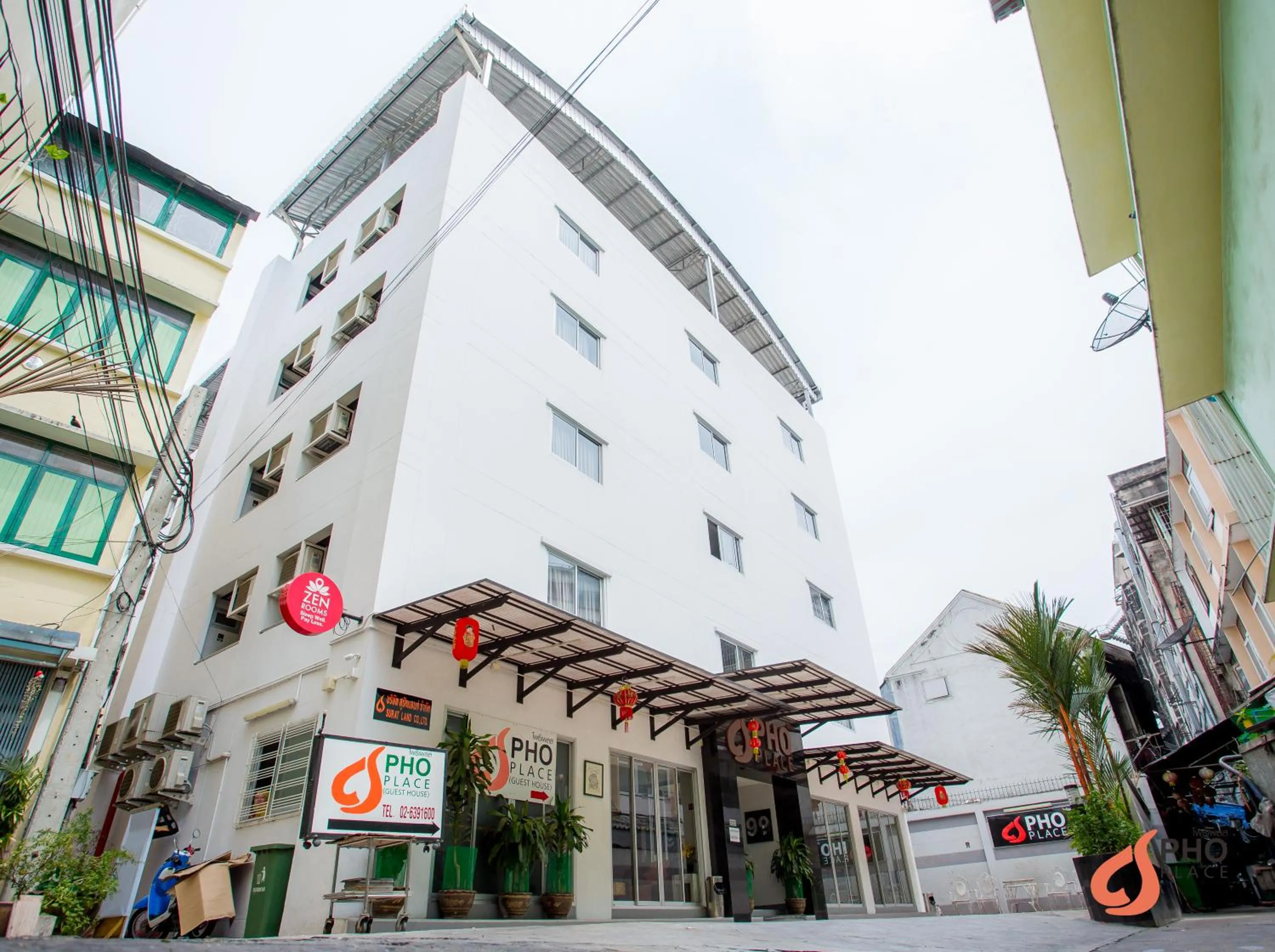 Facade/entrance in Pho Place