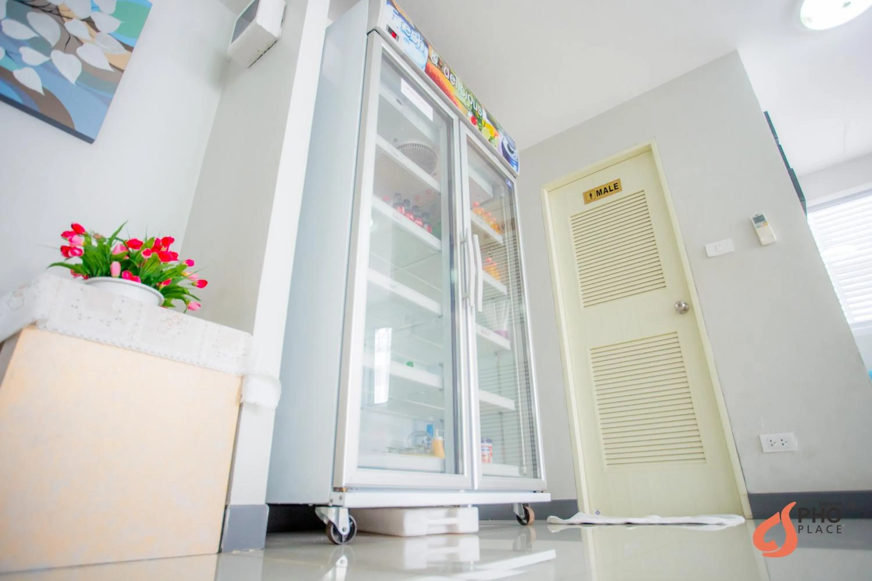 Area and facilities in Pho Place