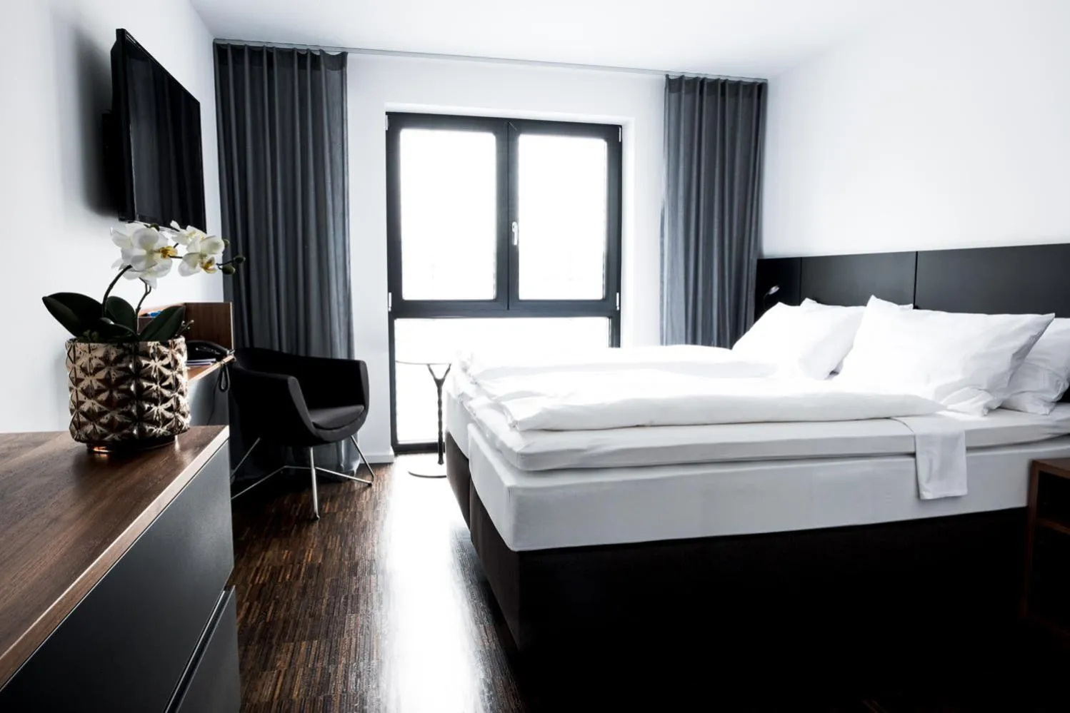 Bedroom, Bed in &REPEAT Köln Airport