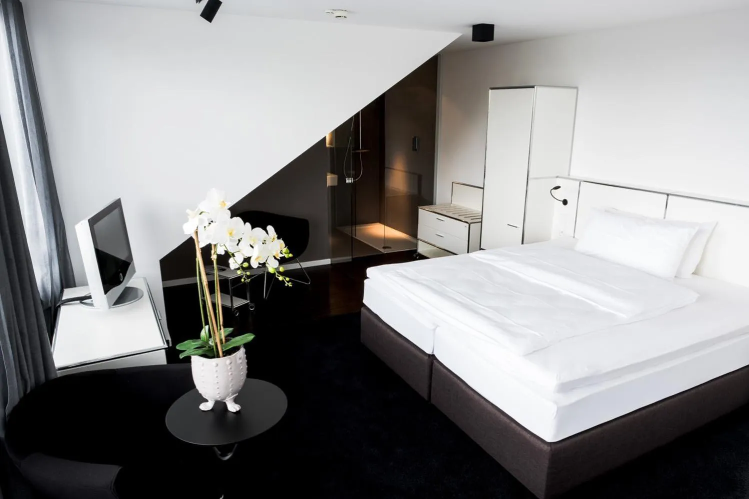 Bedroom, Bed in &REPEAT Köln Airport