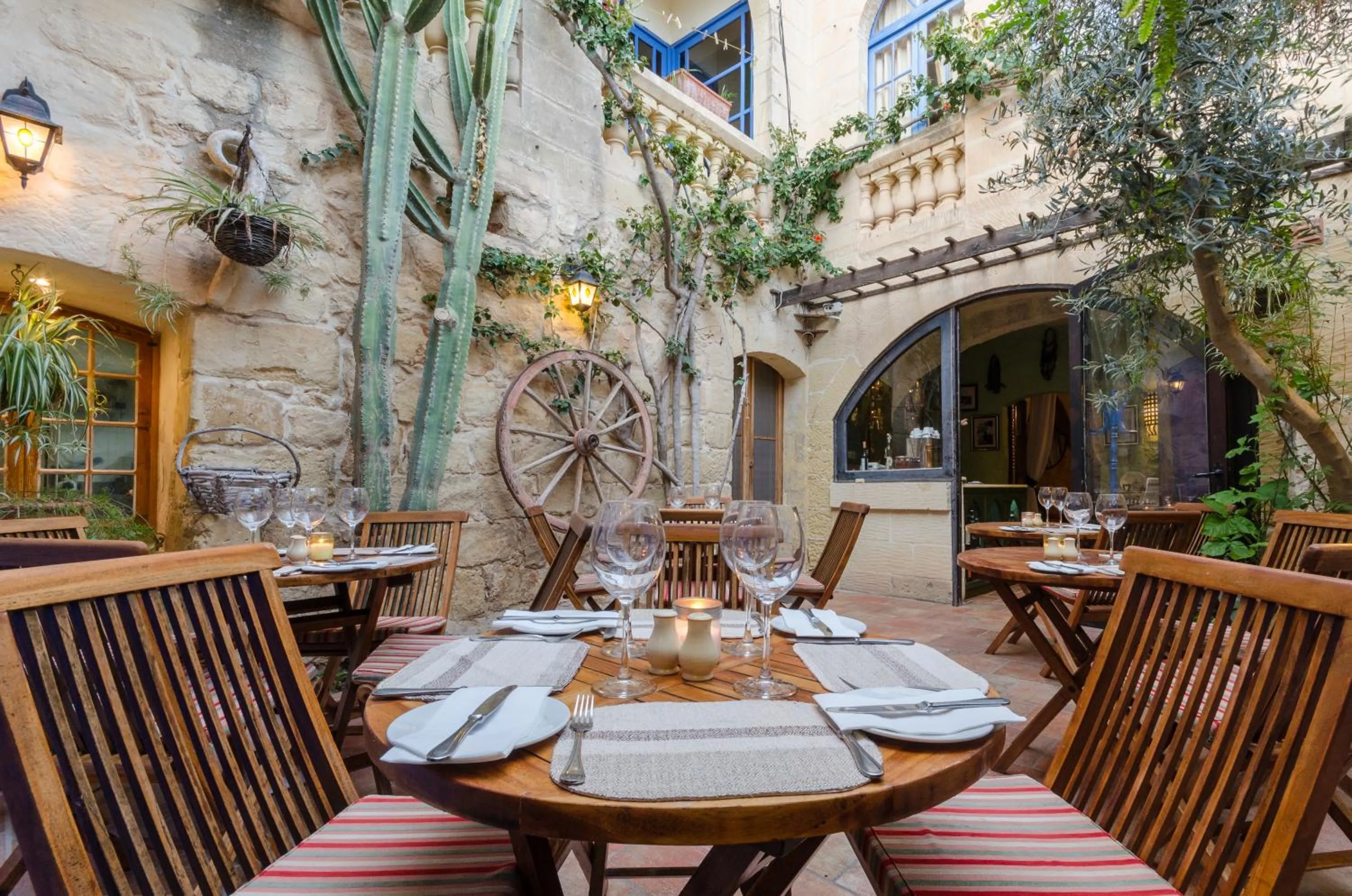 Patio, Restaurant/Places to Eat in Il-Wileġ Bed & Breakfast