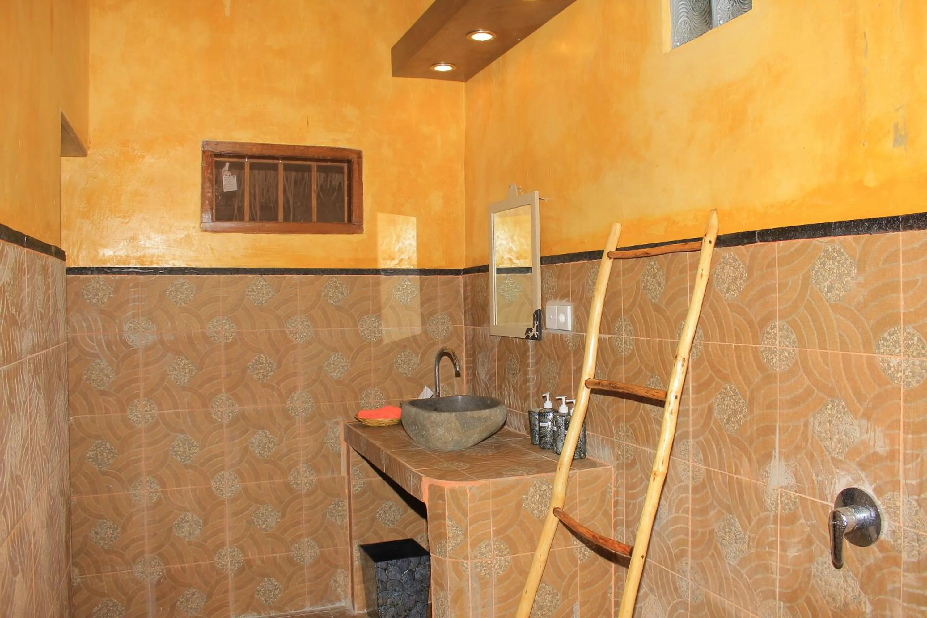 Bathroom in Kampung Meno Bungalows