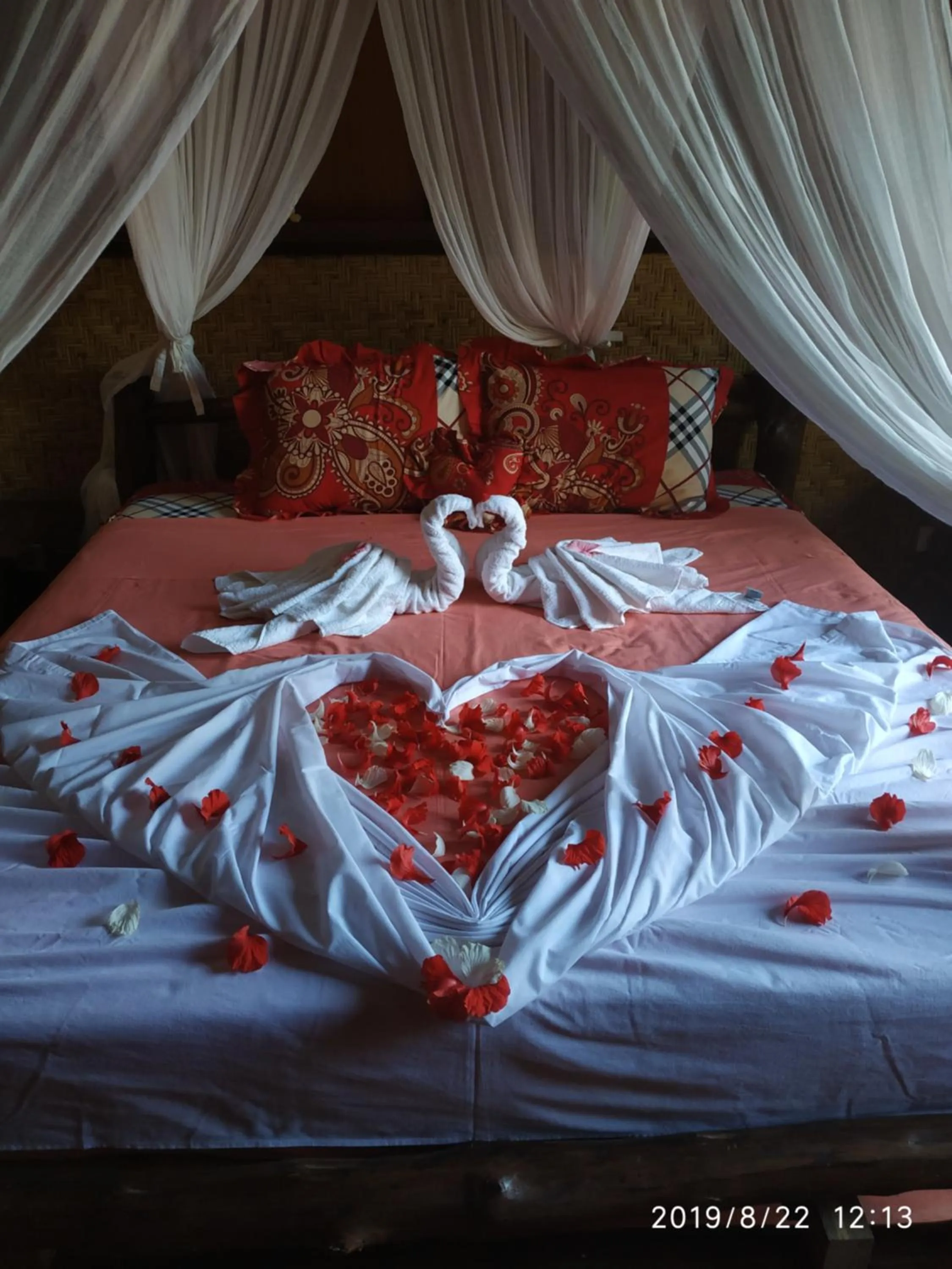 Bed in Kampung Meno Bungalows