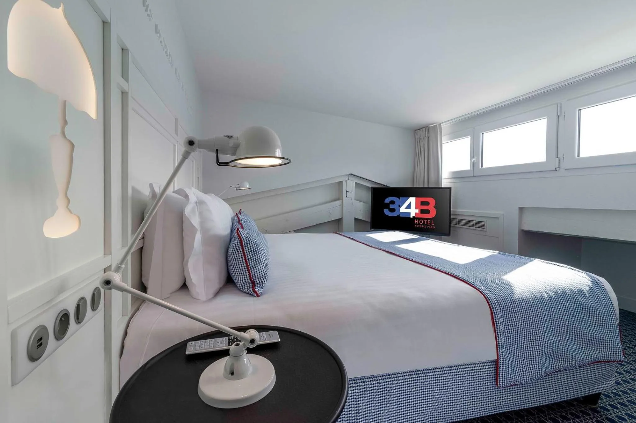 Photo of the whole room, Bed in Hotel 34B - Astotel