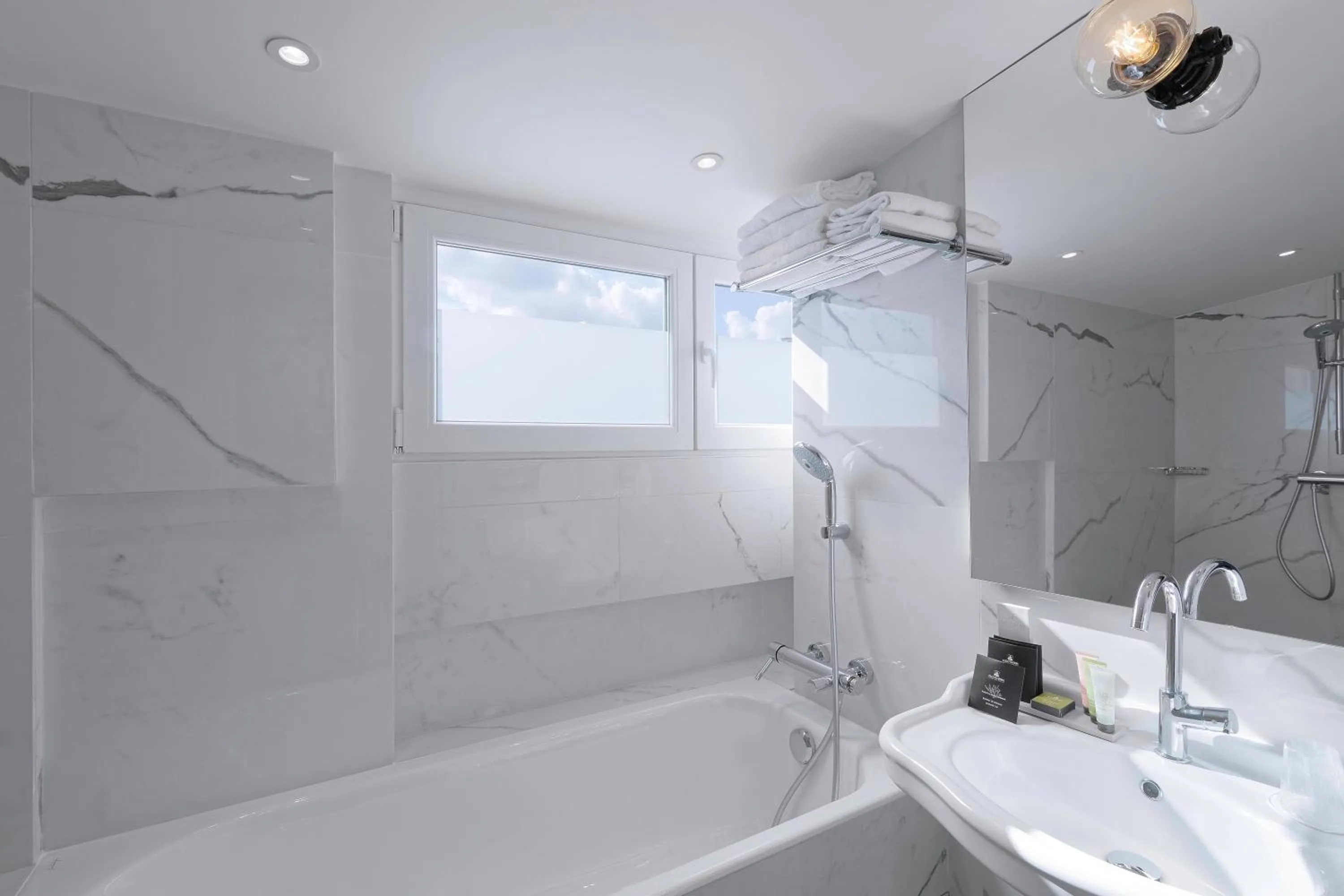 Bathroom in Hotel 34B - Astotel