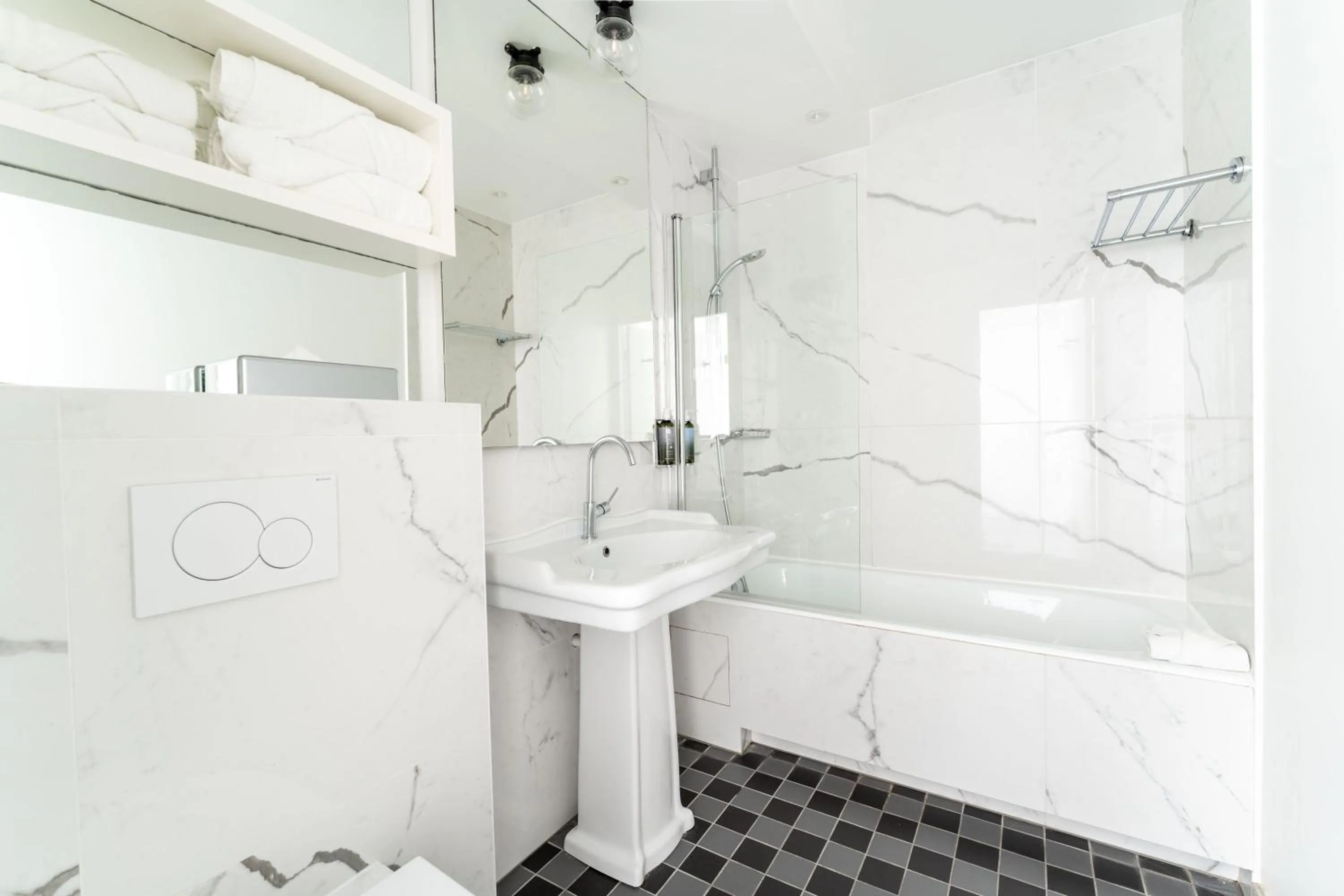 Bathroom in Hotel 34B - Astotel