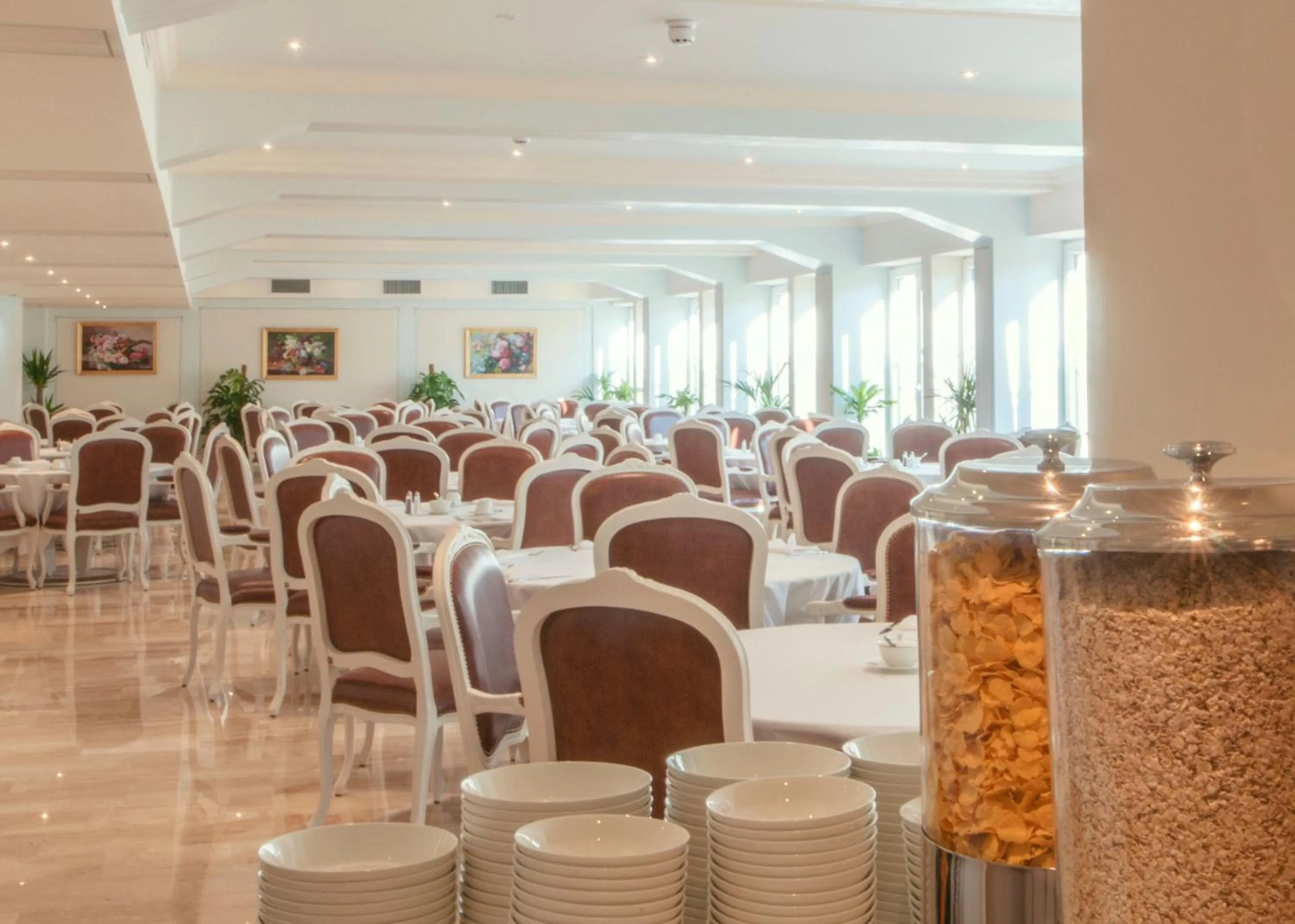 Restaurant/places to eat in Grand Hotel Palladium
