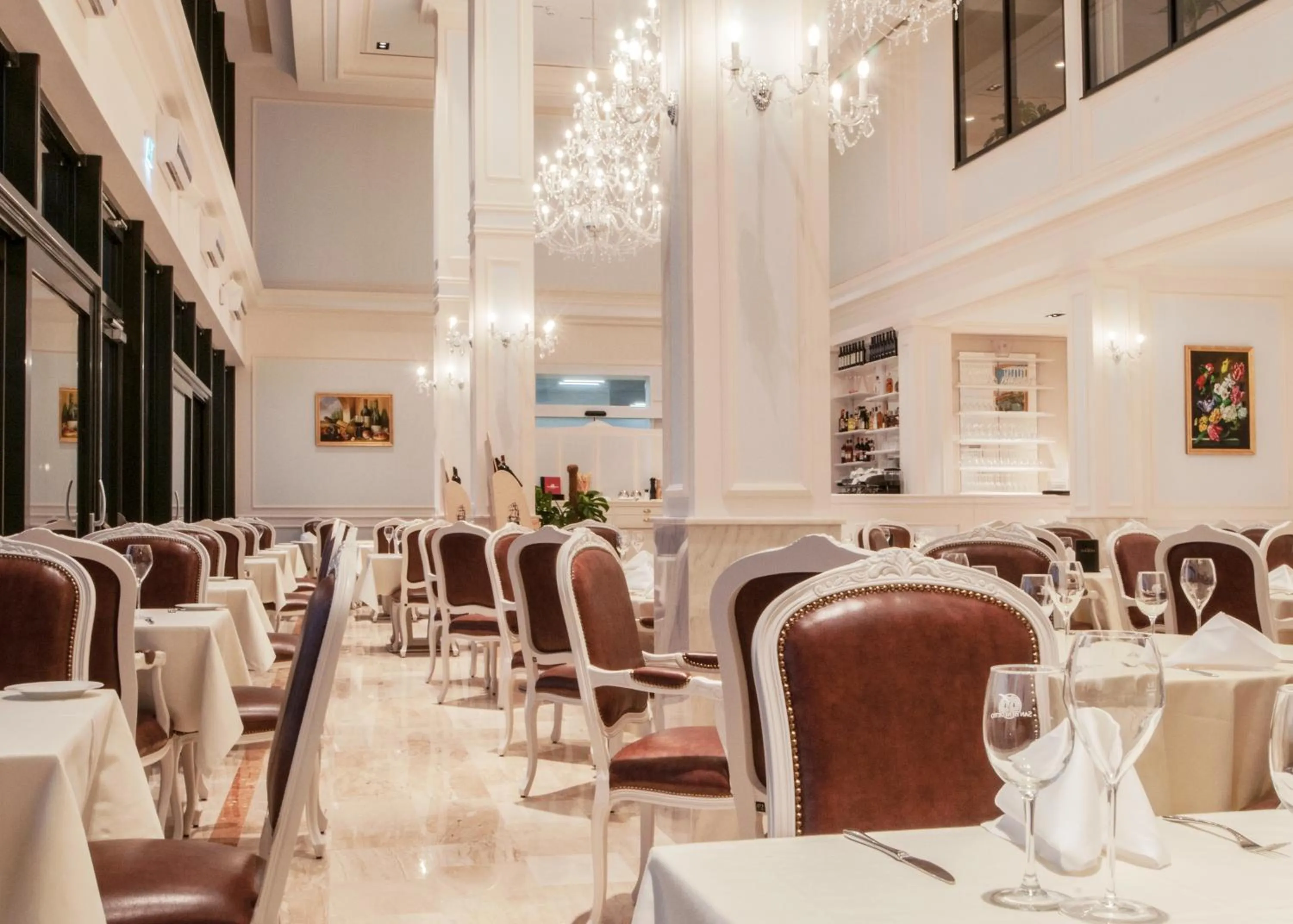 Restaurant/places to eat in Grand Hotel Palladium