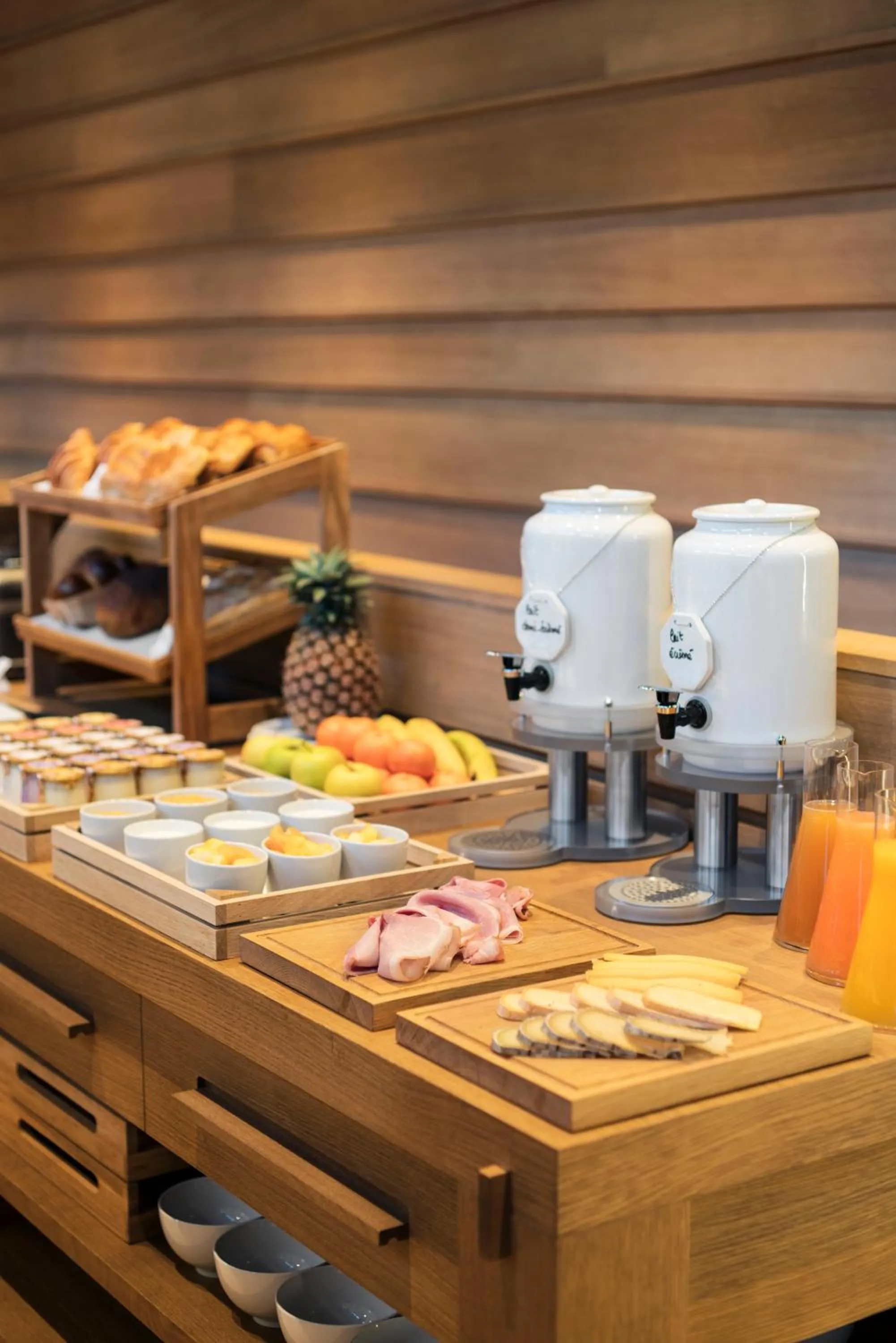 Buffet breakfast in White 1921 Courchevel