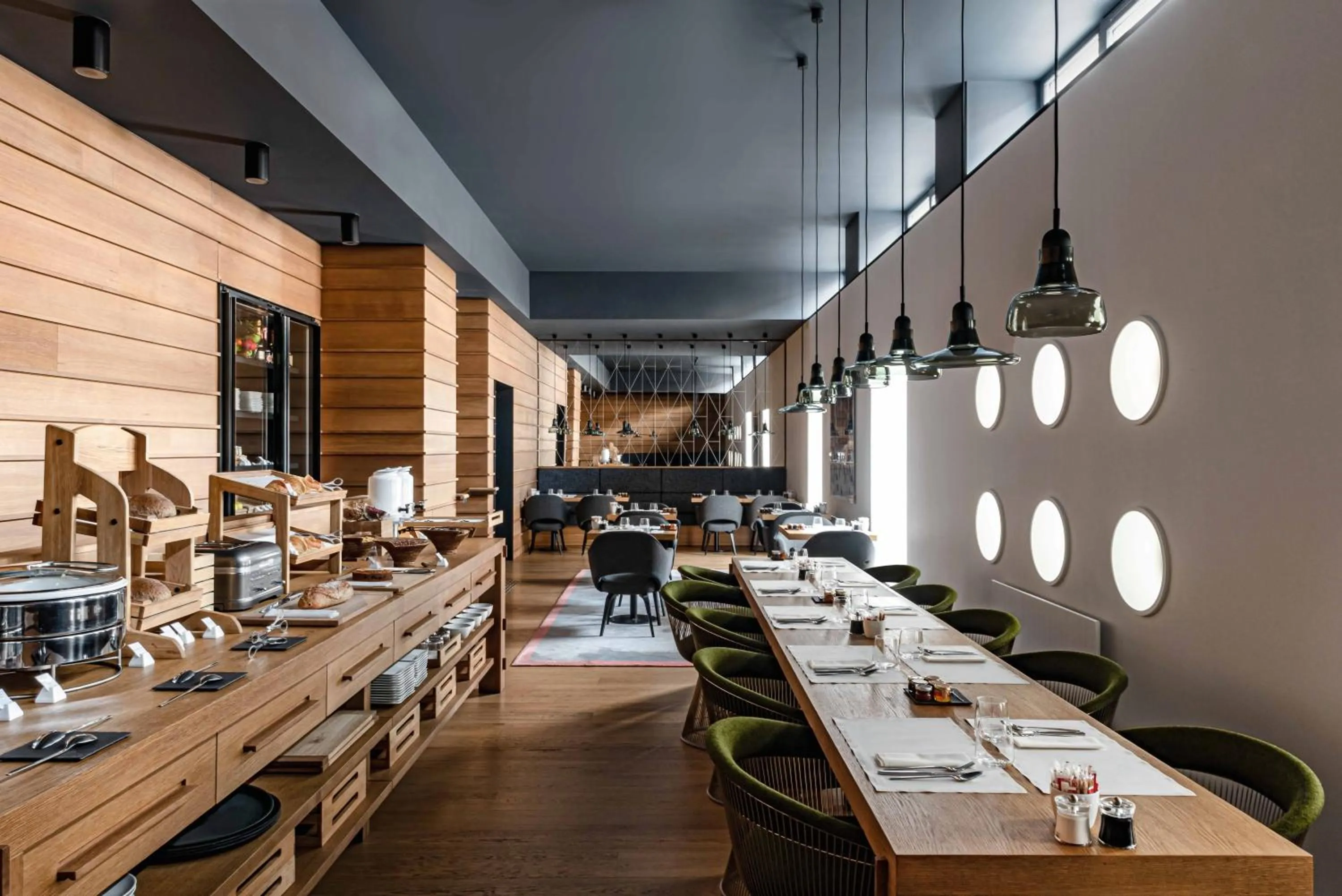 Breakfast in White 1921 Courchevel