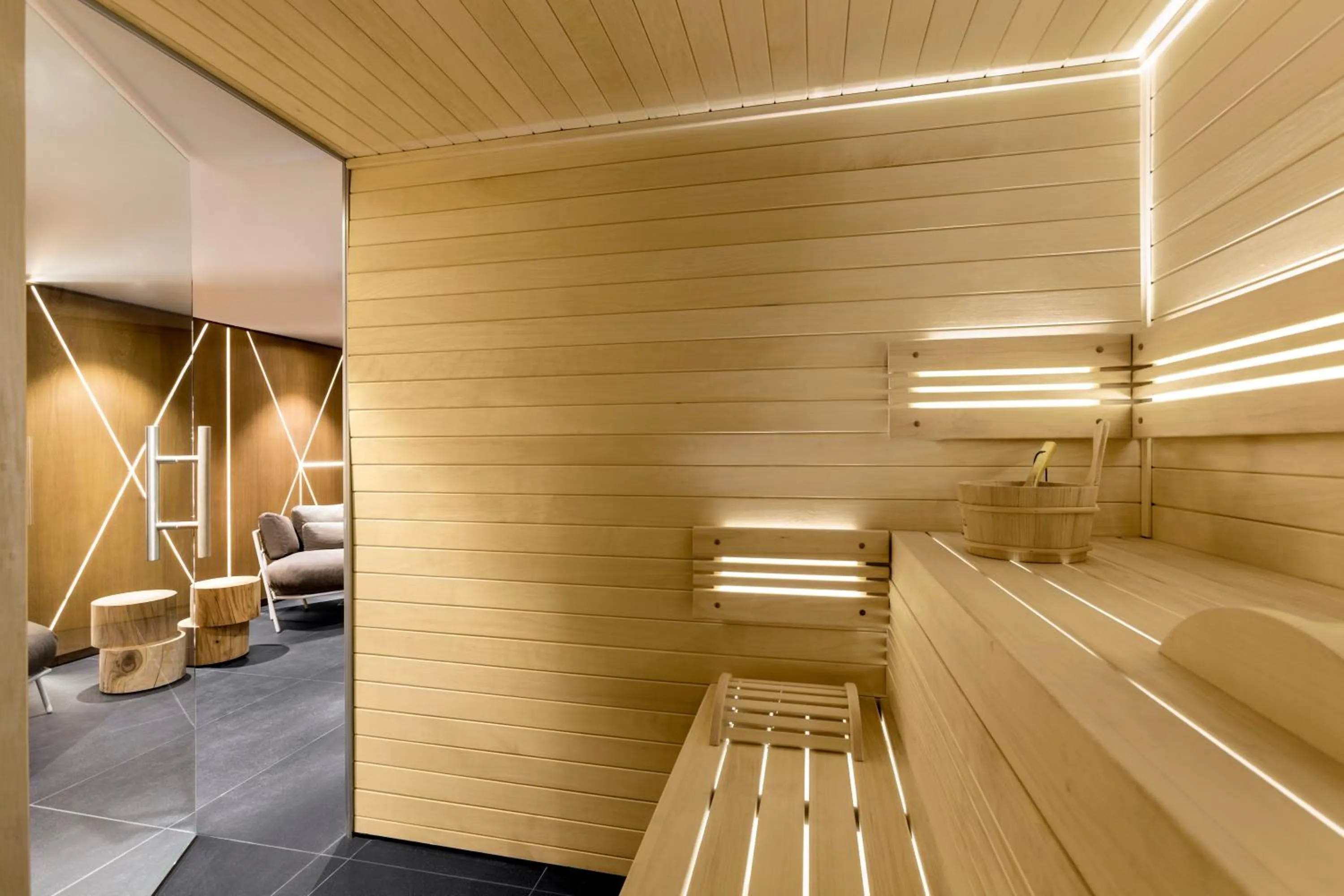 Sauna in White 1921 Courchevel