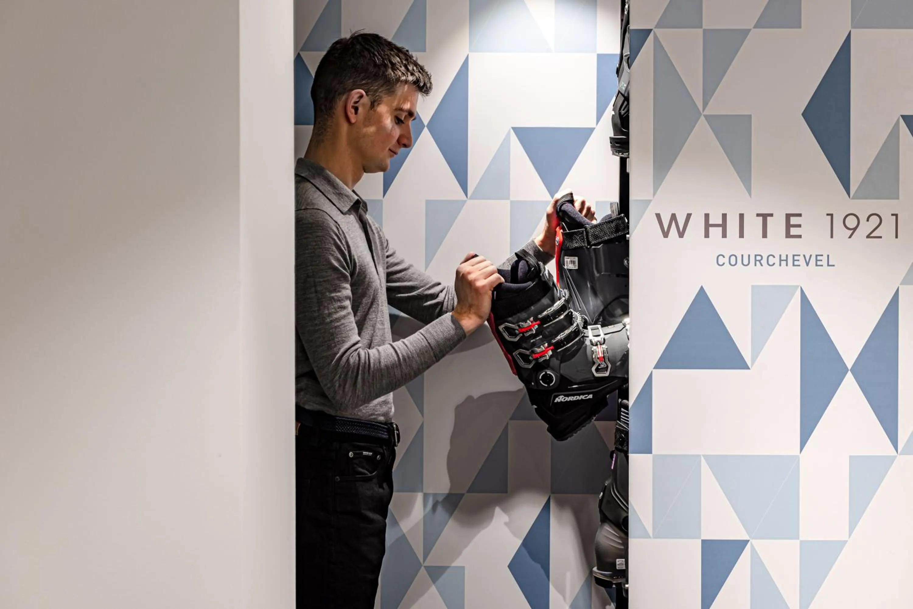 Skiing in White 1921 Courchevel