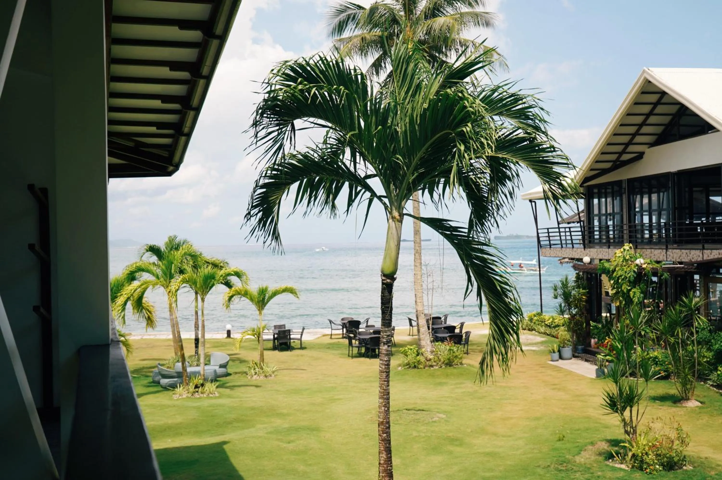 Restaurant/places to eat in Ocean 101 Beach Resort