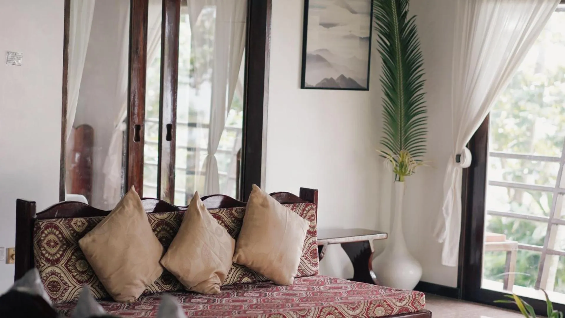 Living room in Ocean 101 Beach Resort