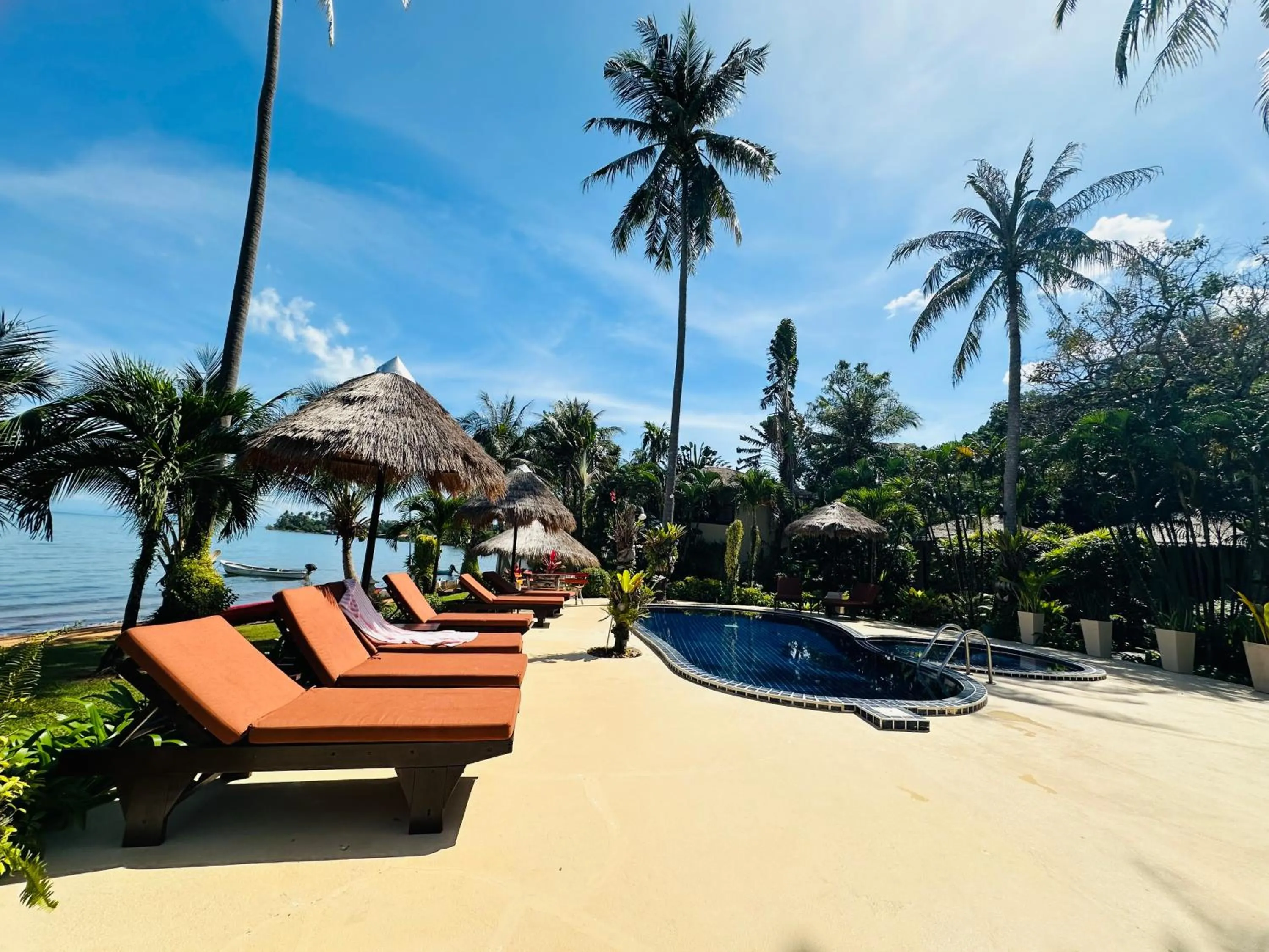 Swimming pool in Amber Sands Beach Resort