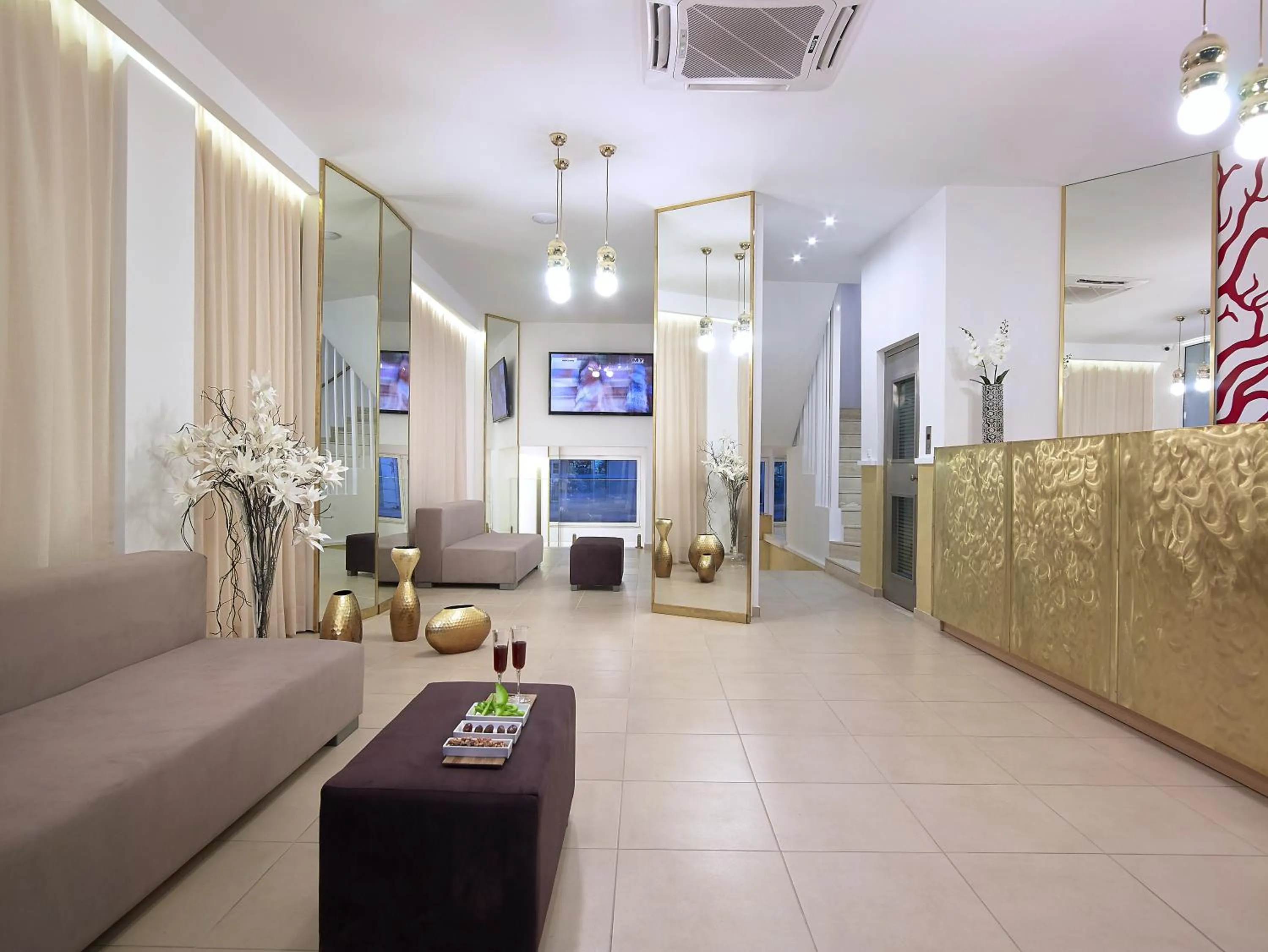 Communal lounge/ TV room in Coral Hotel - Hotelia Hospitality Group