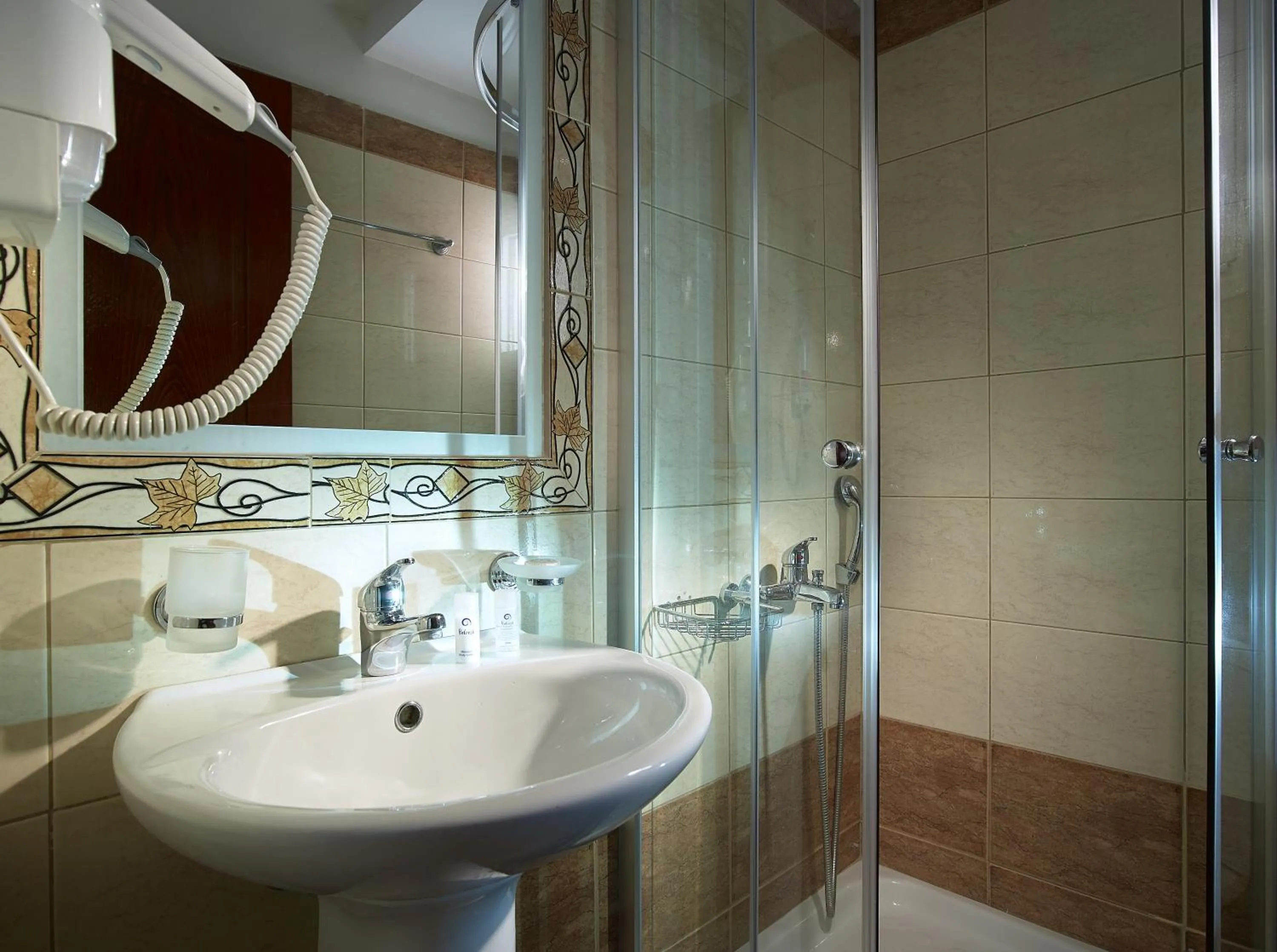 Shower in Coral Hotel - Hotelia Hospitality Group