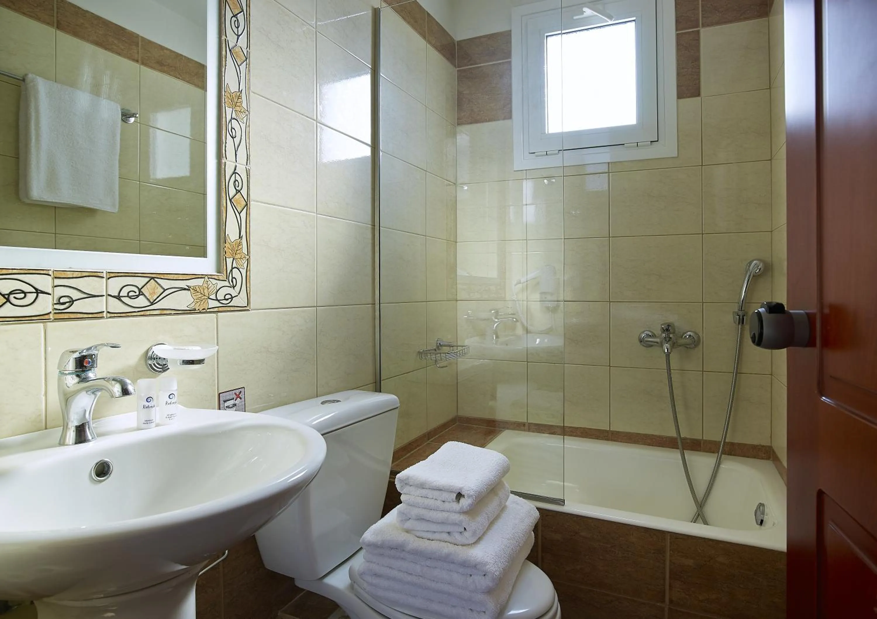 Shower in Coral Hotel - Hotelia Hospitality Group