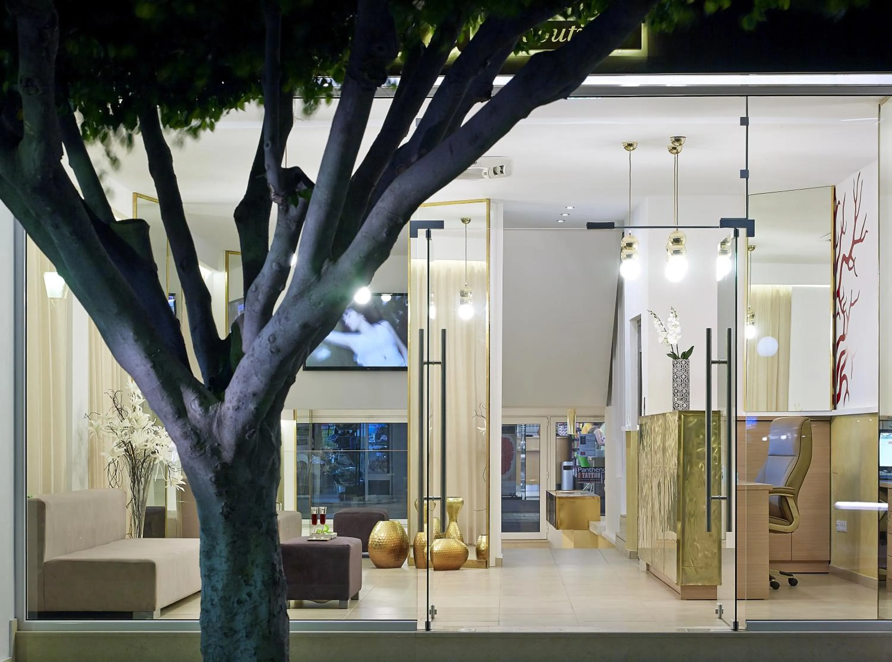 Communal lounge/ TV room in Coral Hotel - Hotelia Hospitality Group